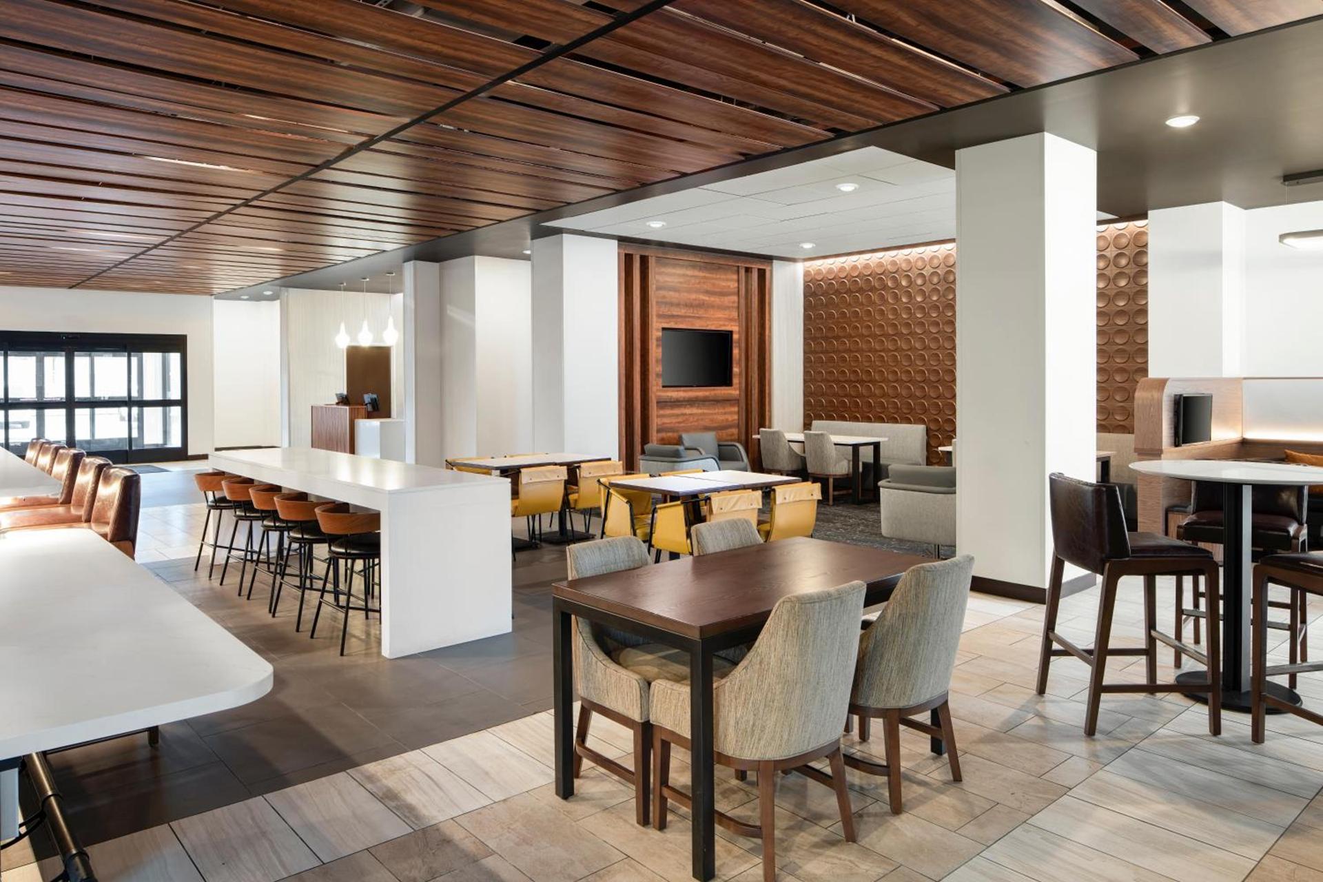 Courtyard by Marriott Seattle SeaTac Airport photo 9