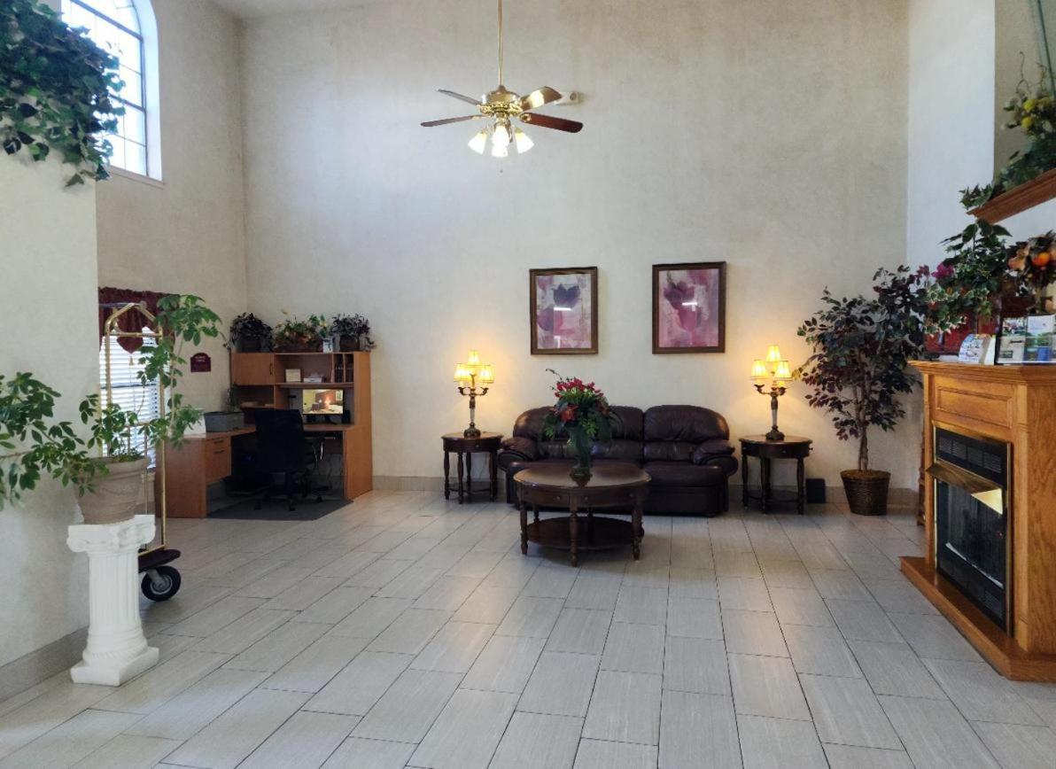 Super 8 by Wyndham White Hall photo 21