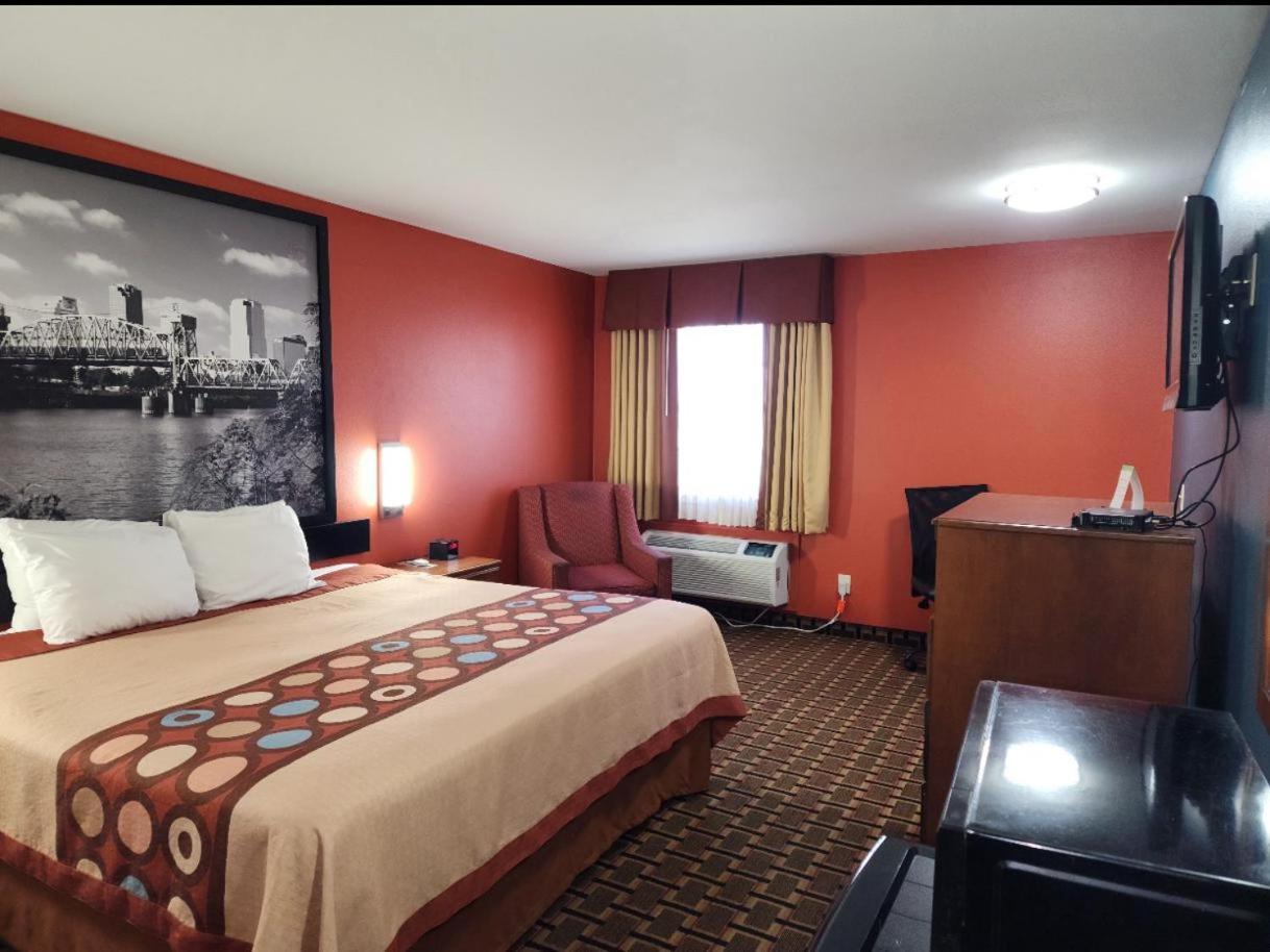 Super 8 by Wyndham White Hall photo 25
