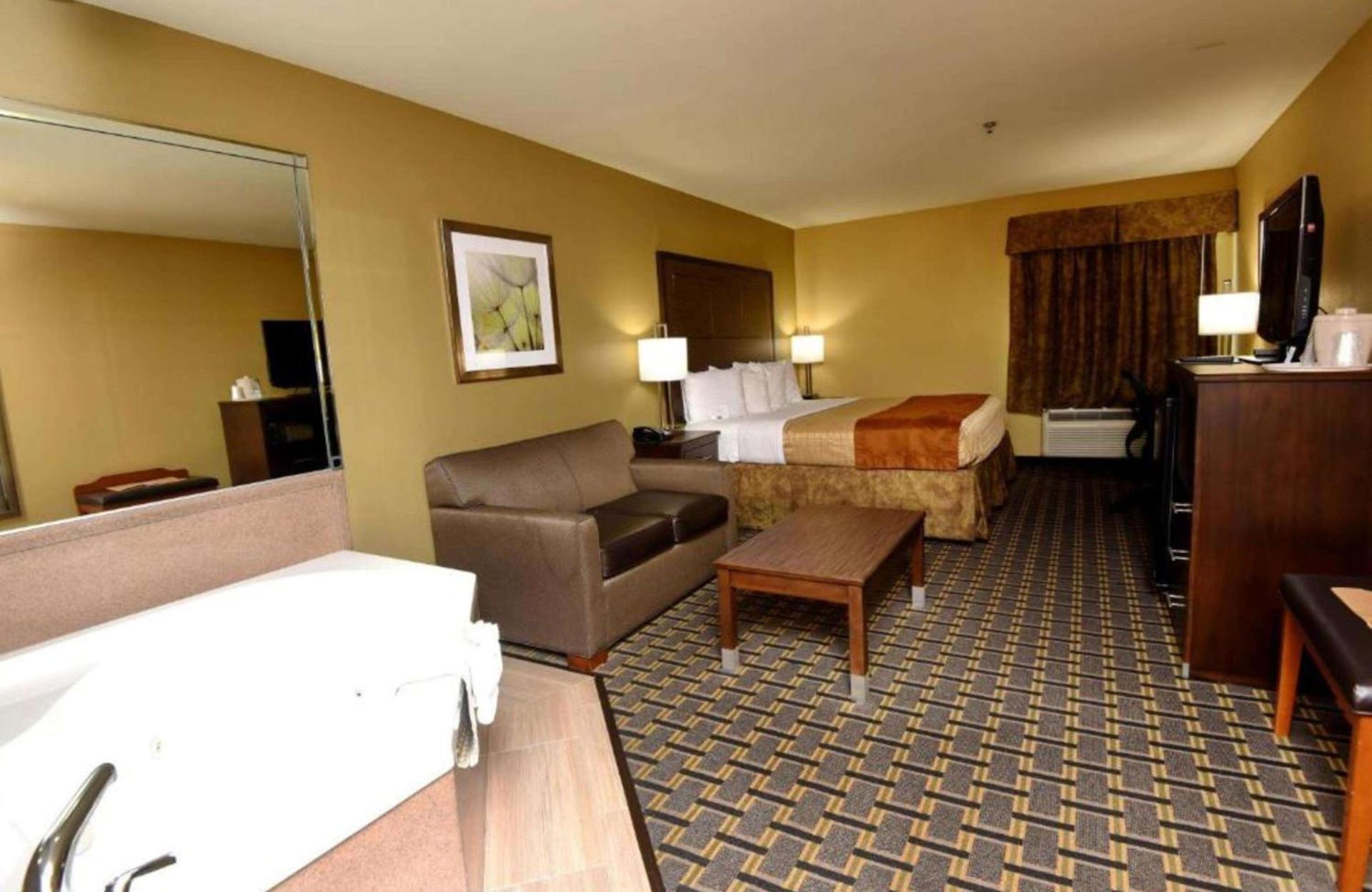 Best Western Zachary Inn photo 37