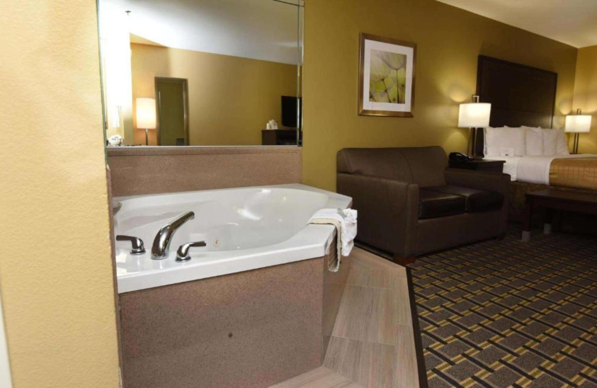 Best Western Zachary Inn photo 38