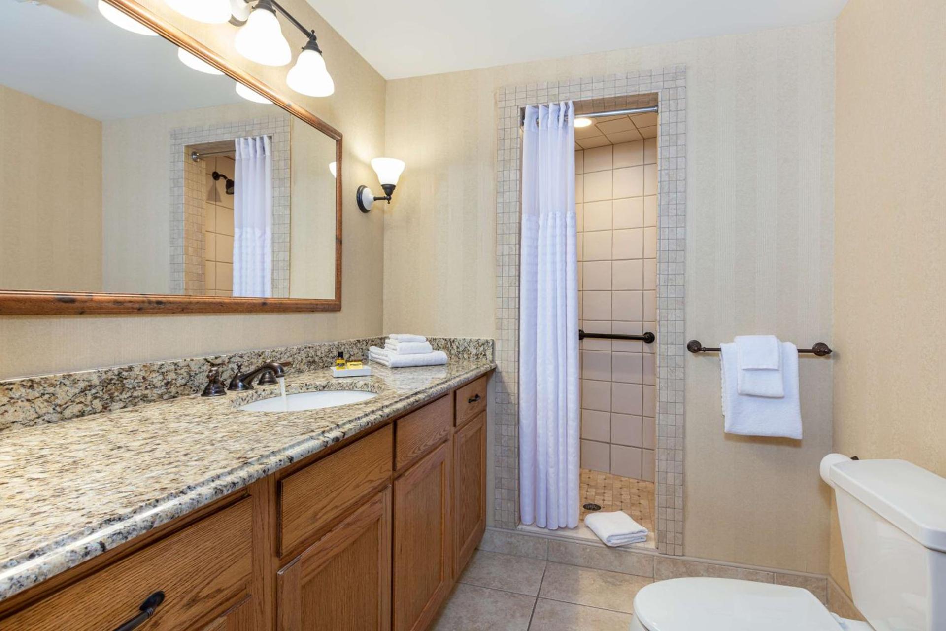Best Western Plus Waterbury - Stowe photo 44