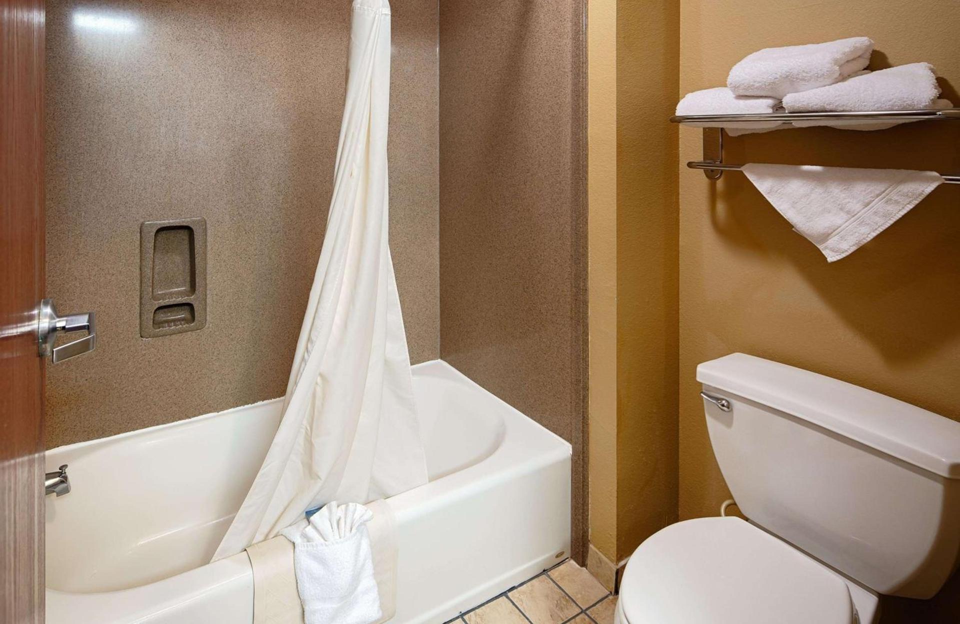 Best Western Zachary Inn photo 18