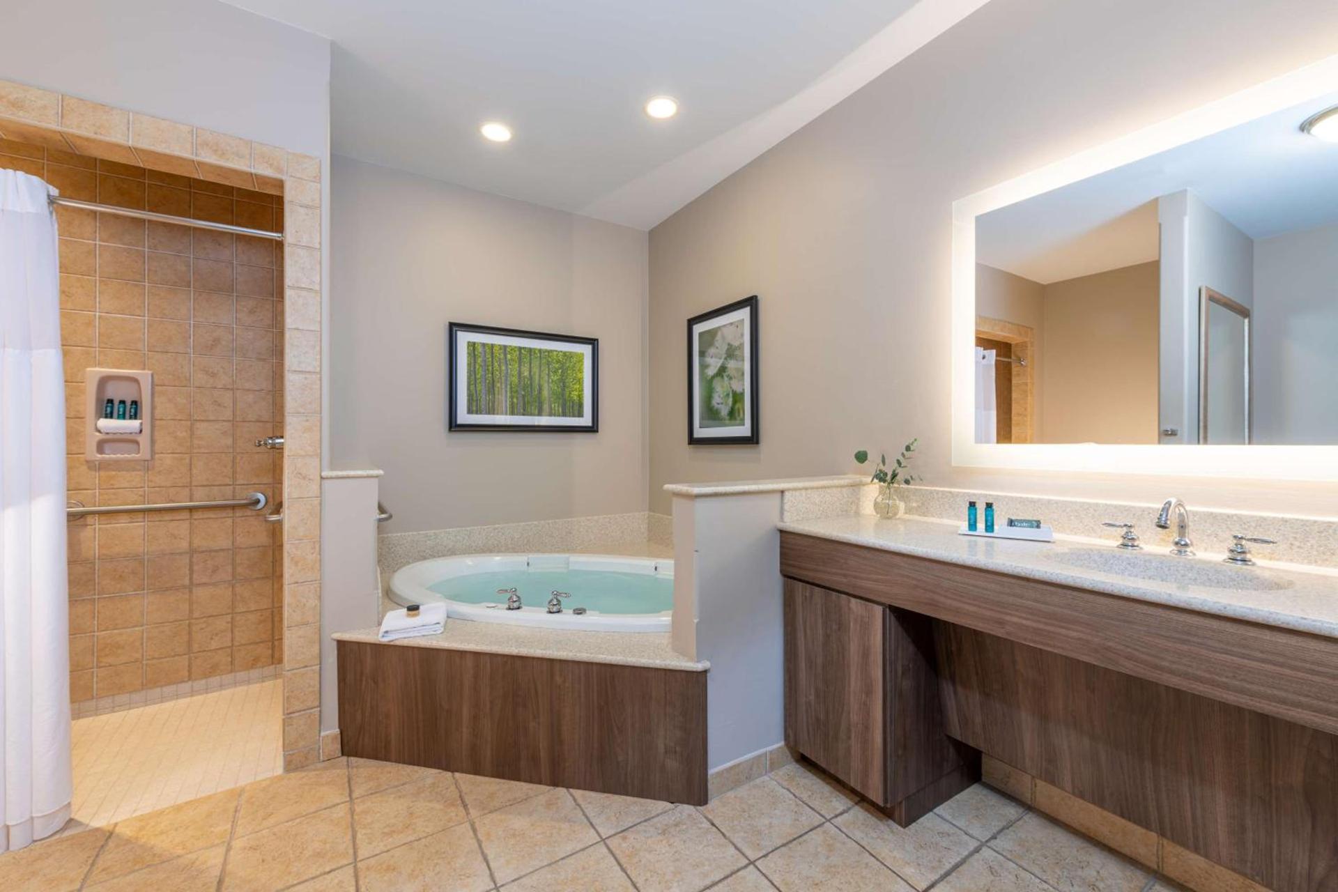 Best Western Plus Waterbury - Stowe photo 50