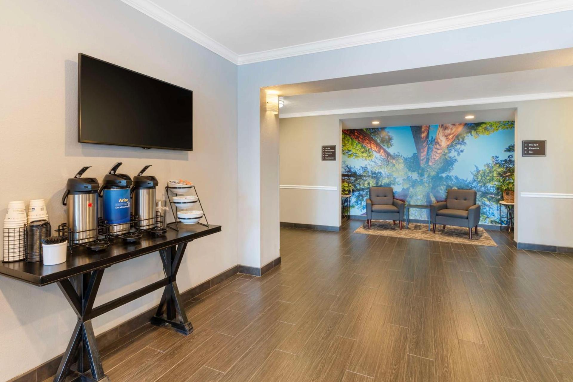 Best Western Visalia Hotel photo 7