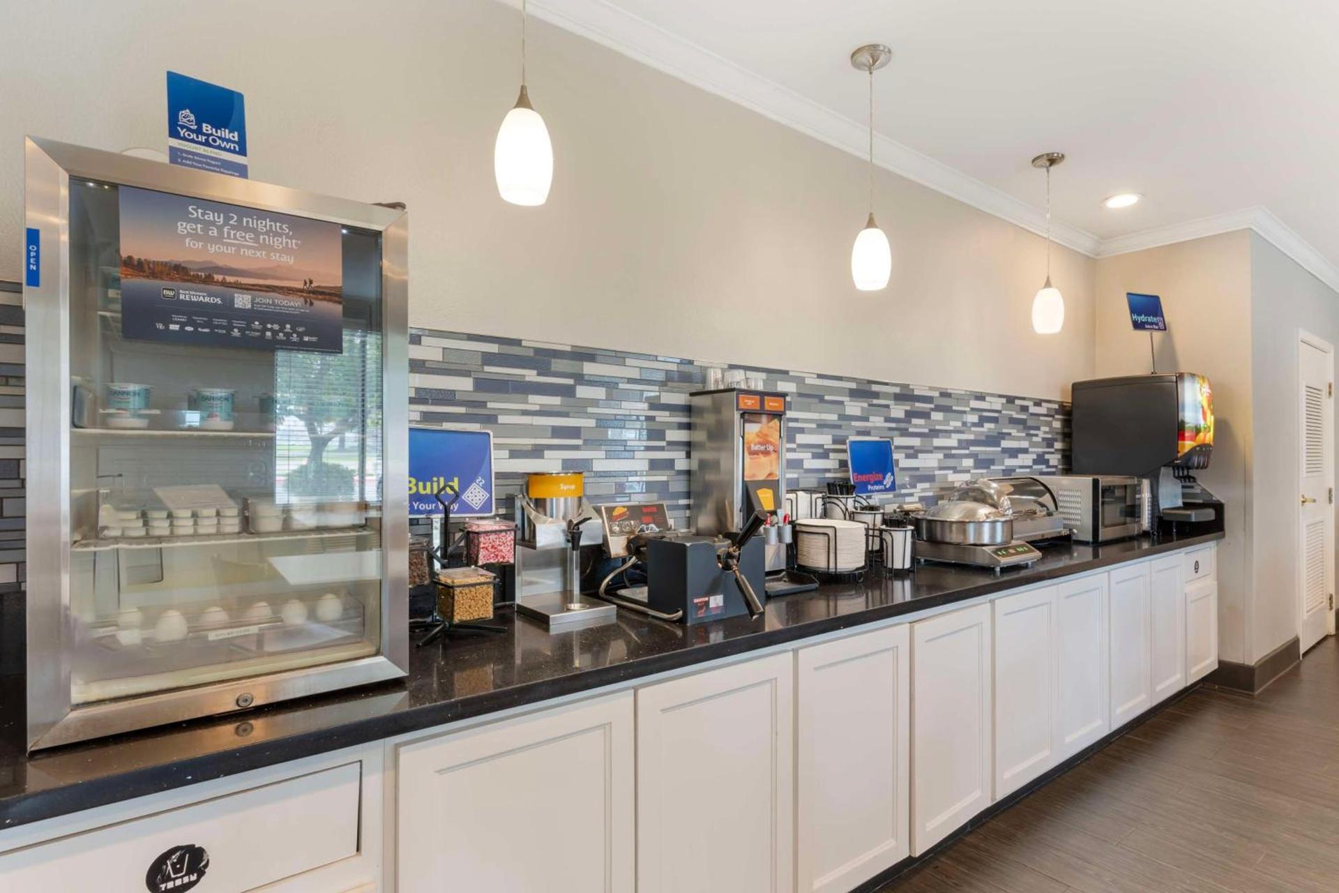 Best Western Visalia Hotel photo 12