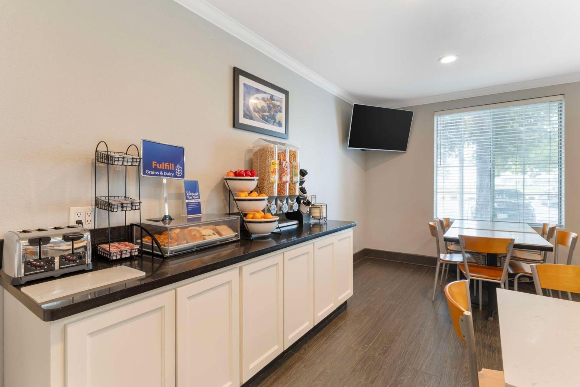 Best Western Visalia Hotel photo 13
