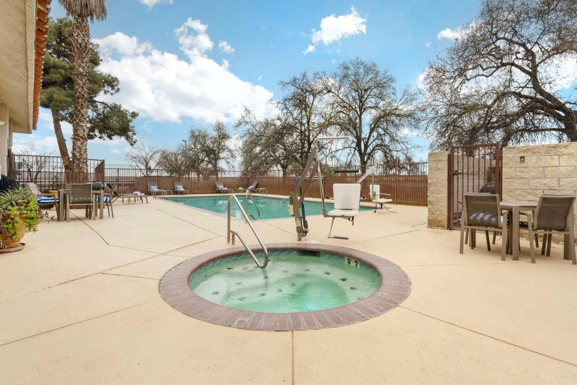 Best Western Visalia Hotel photo 3