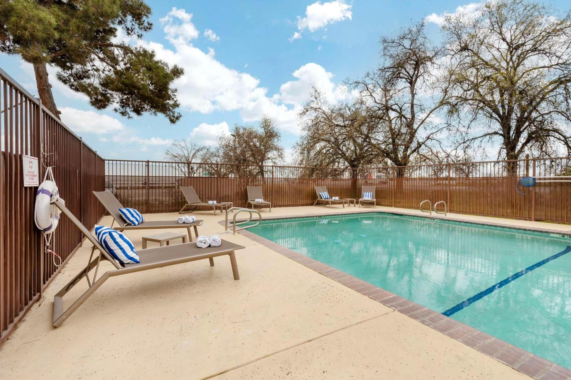 Best Western Visalia Hotel photo 19