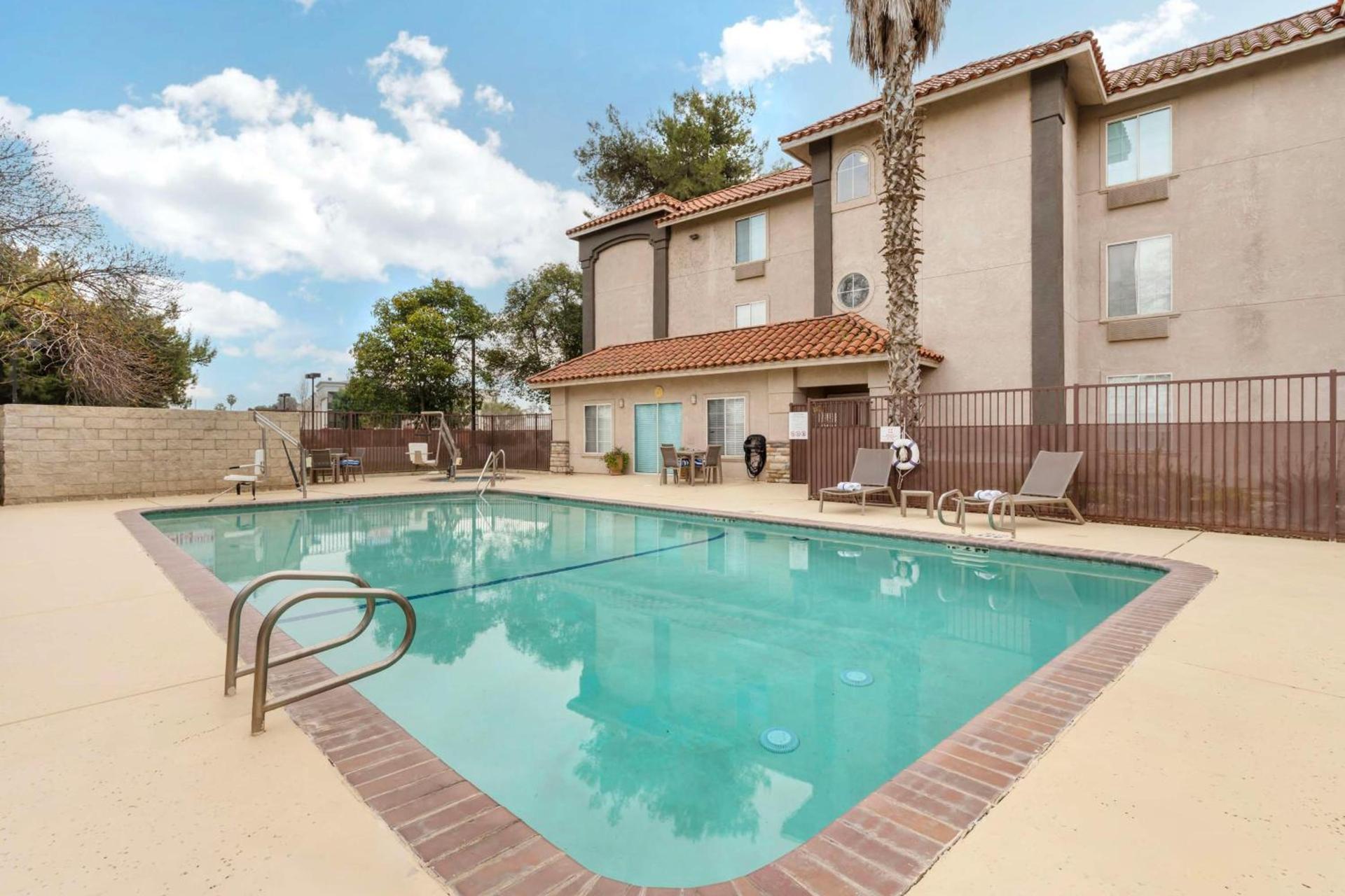 Best Western Visalia Hotel photo 2