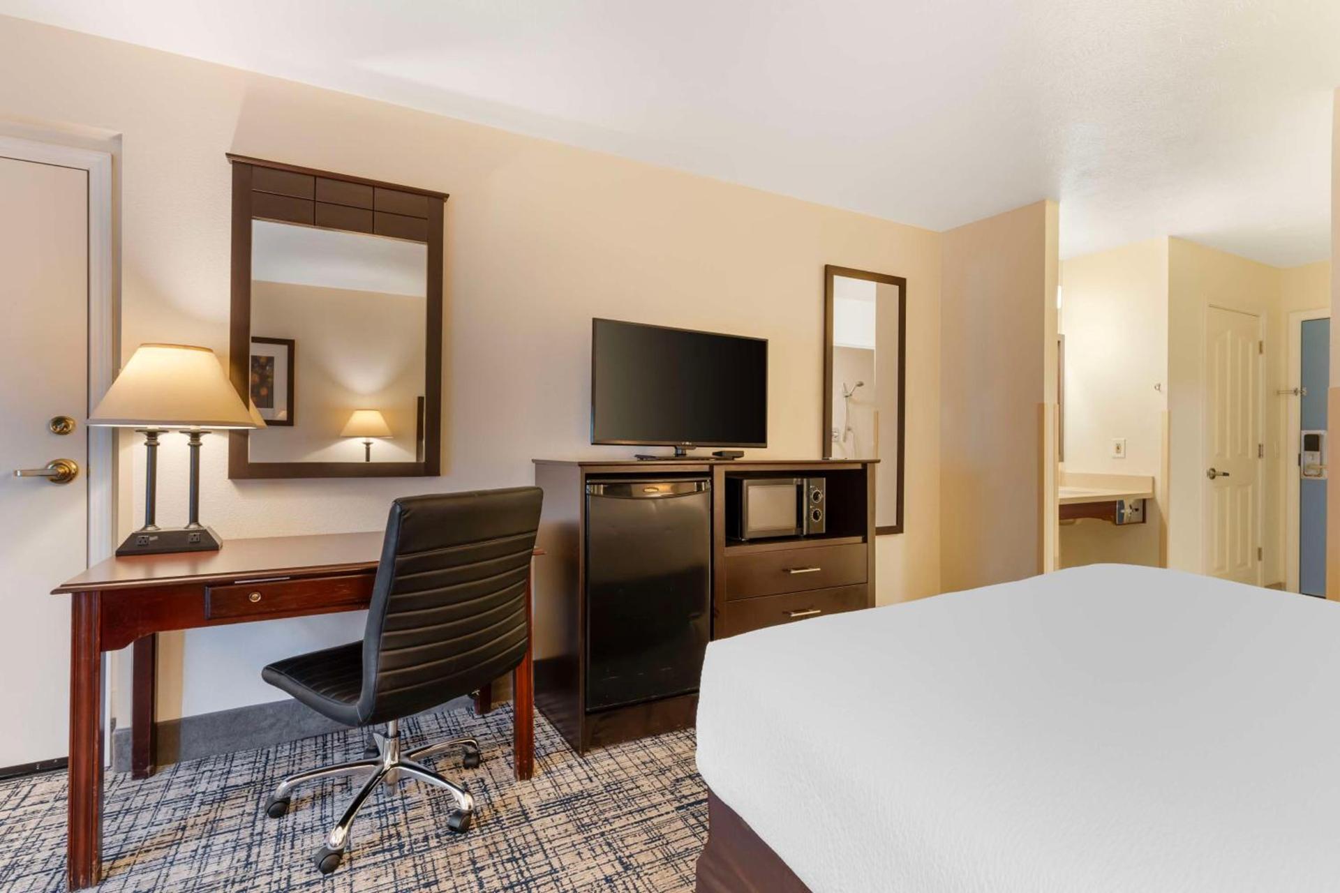 Best Western Visalia Hotel photo 23