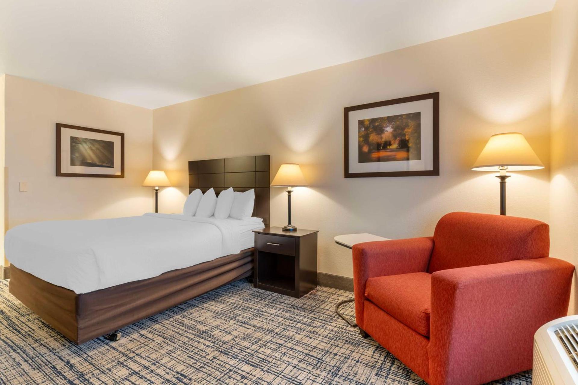 Best Western Visalia Hotel photo 22