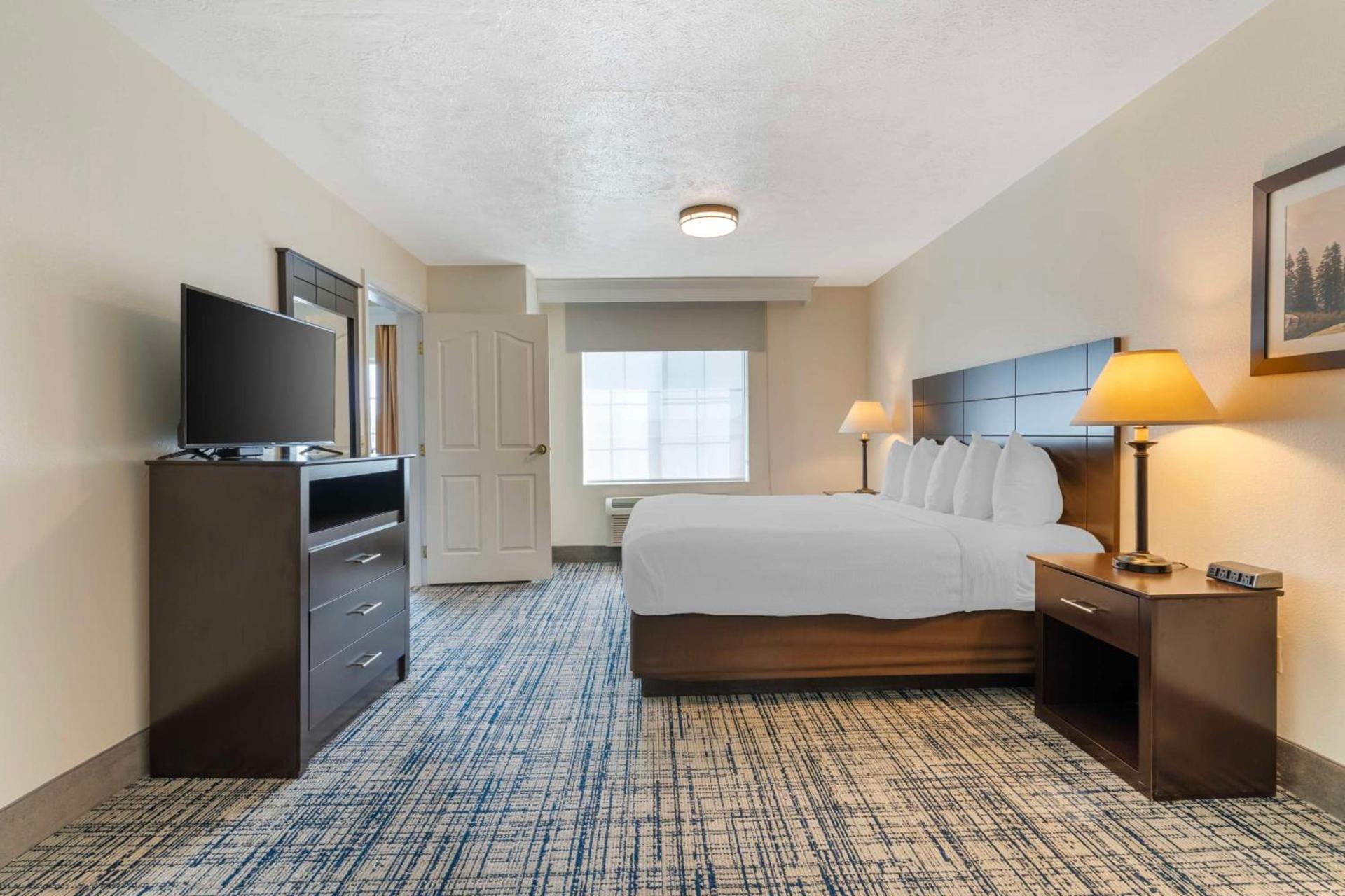 Best Western Visalia Hotel photo 27
