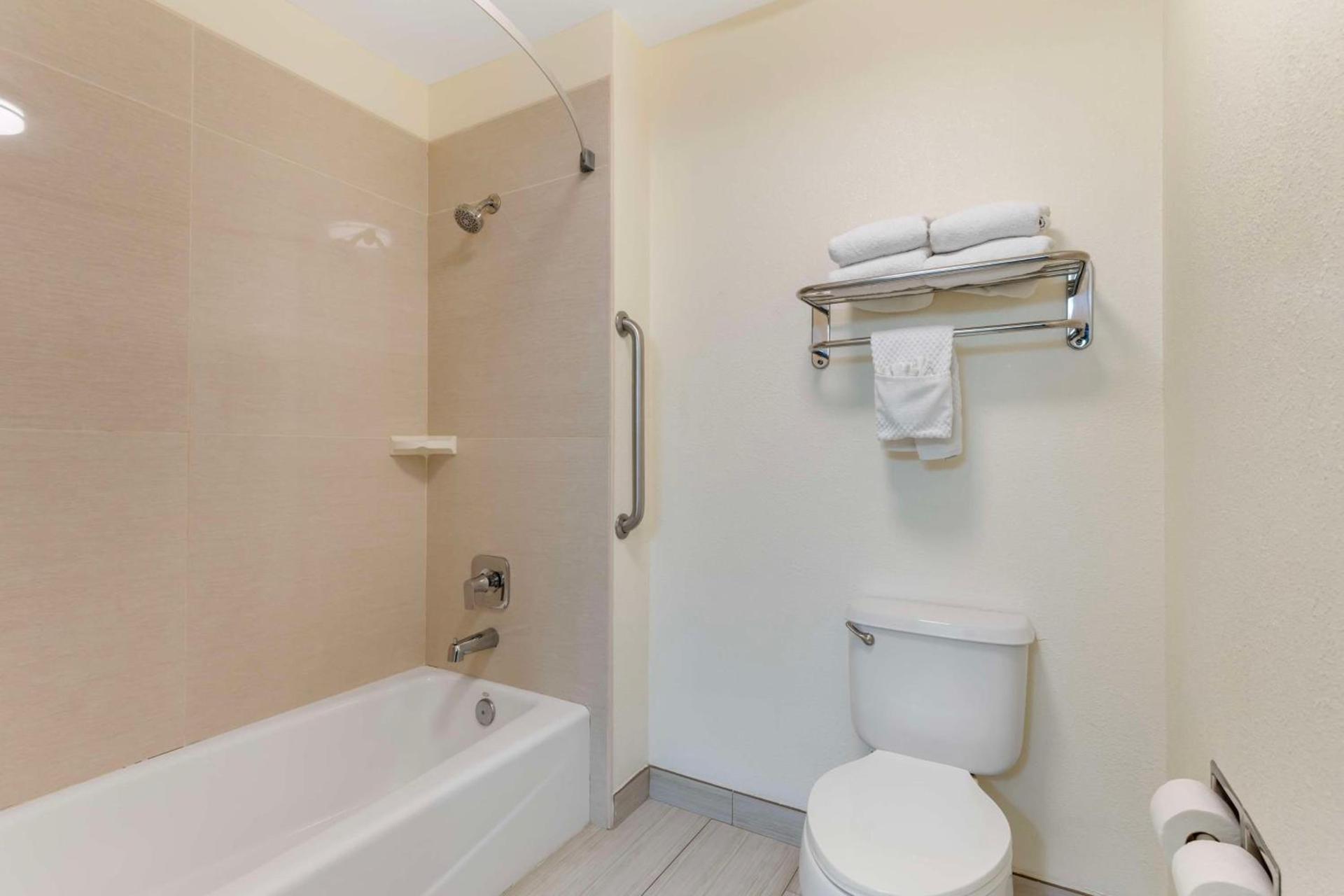 Best Western Visalia Hotel photo 31