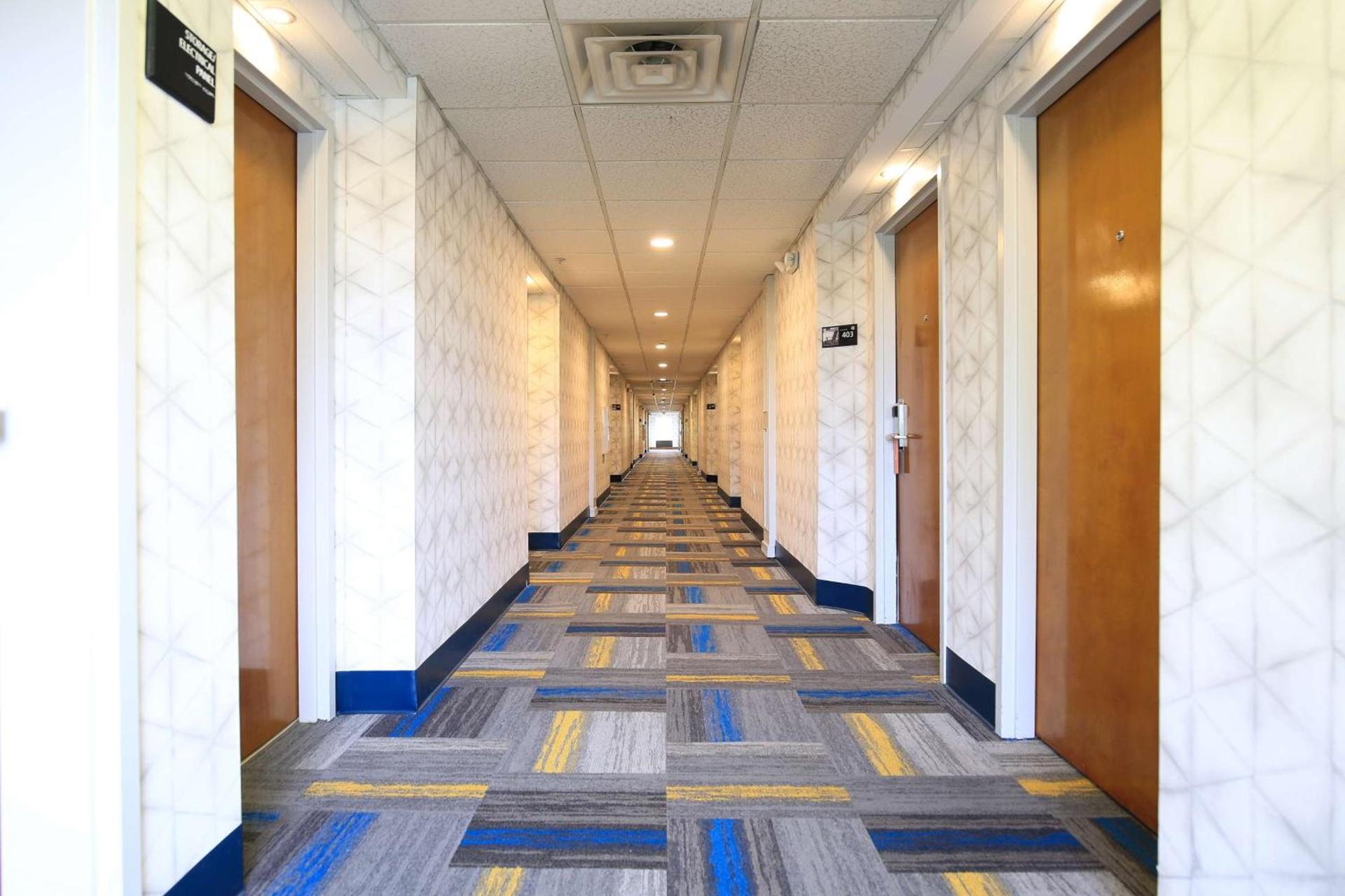 Hampton Inn Bordentown photo 23