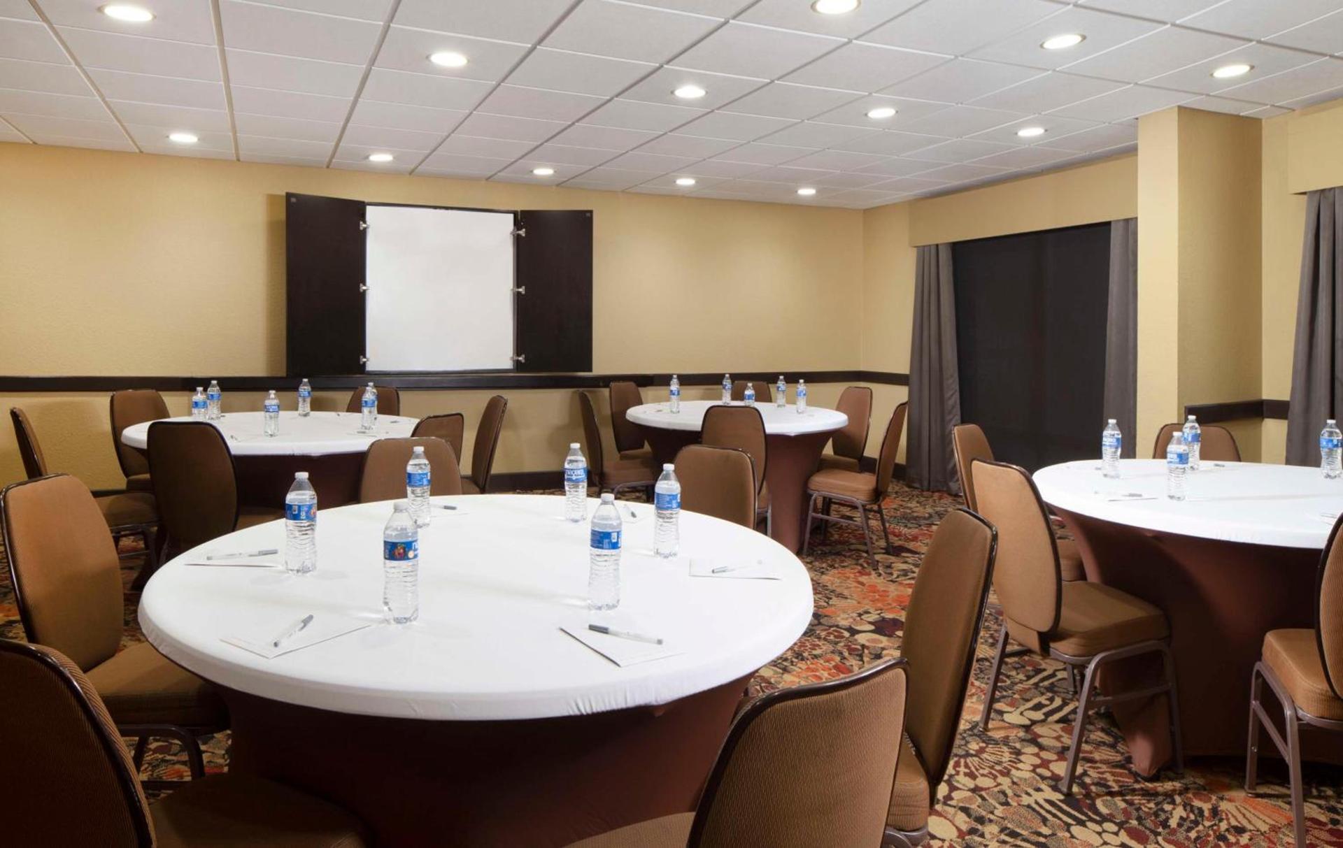 Hampton Inn Charleston-Southridge photo 37