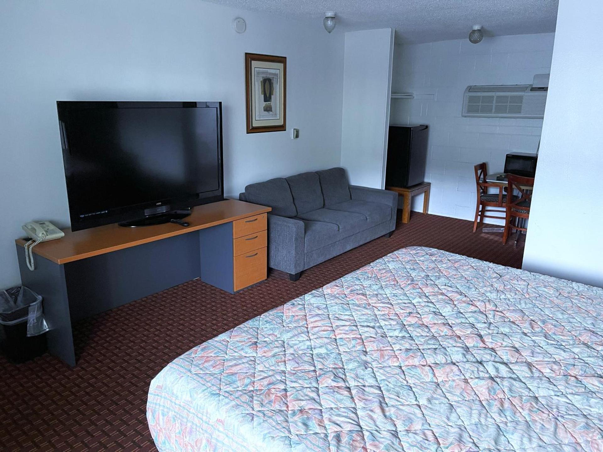 Royal A Motel photo 26