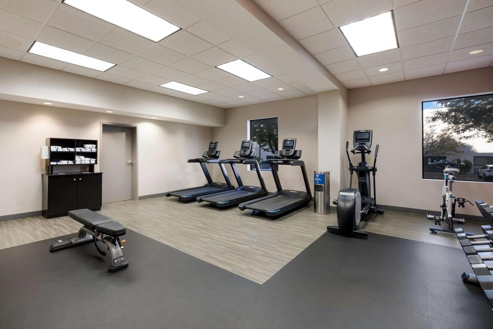Hampton Inn McHenry photo 14