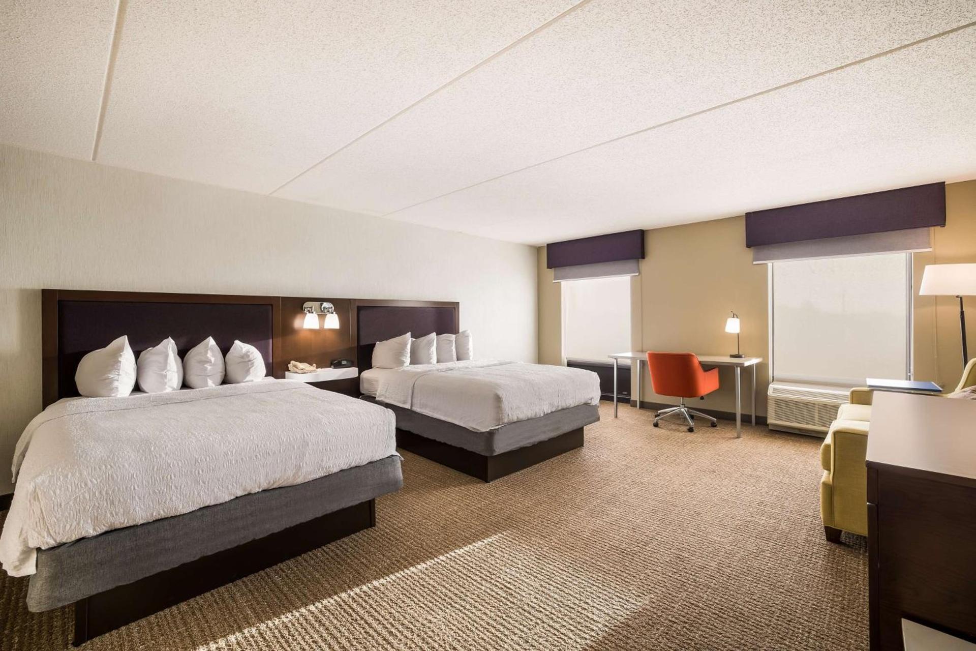 Hampton Inn McHenry photo 32
