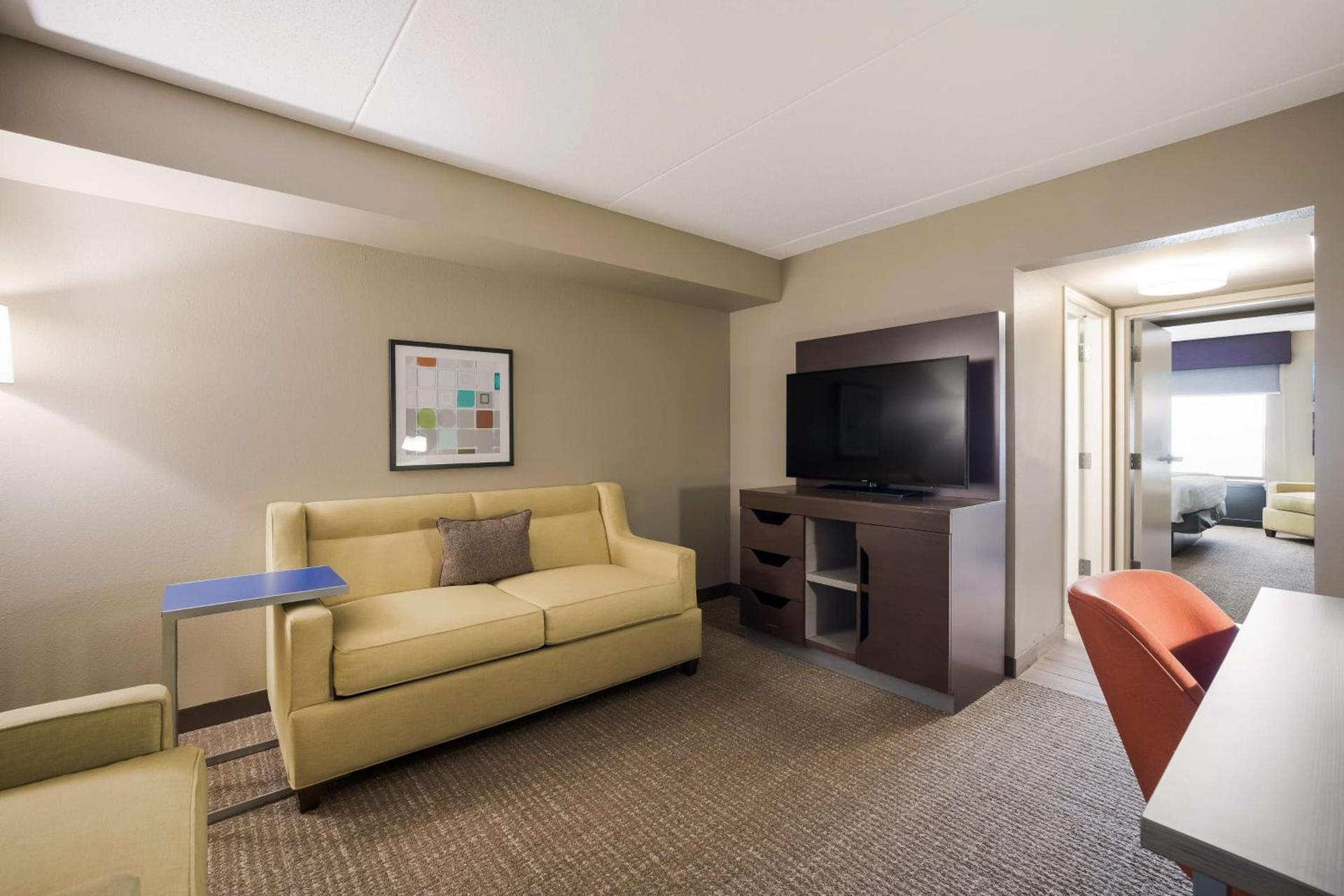 Hampton Inn McHenry photo 33