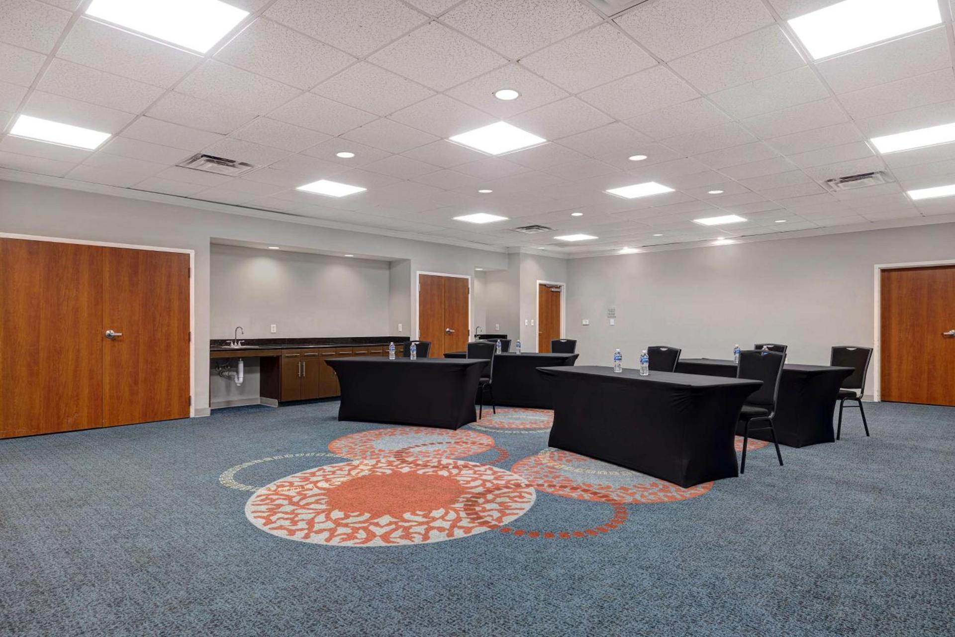 Hampton Inn Victoria photo 43