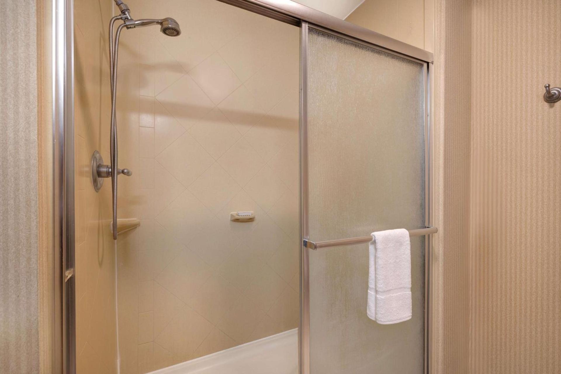 Hampton Inn Victoria photo 33