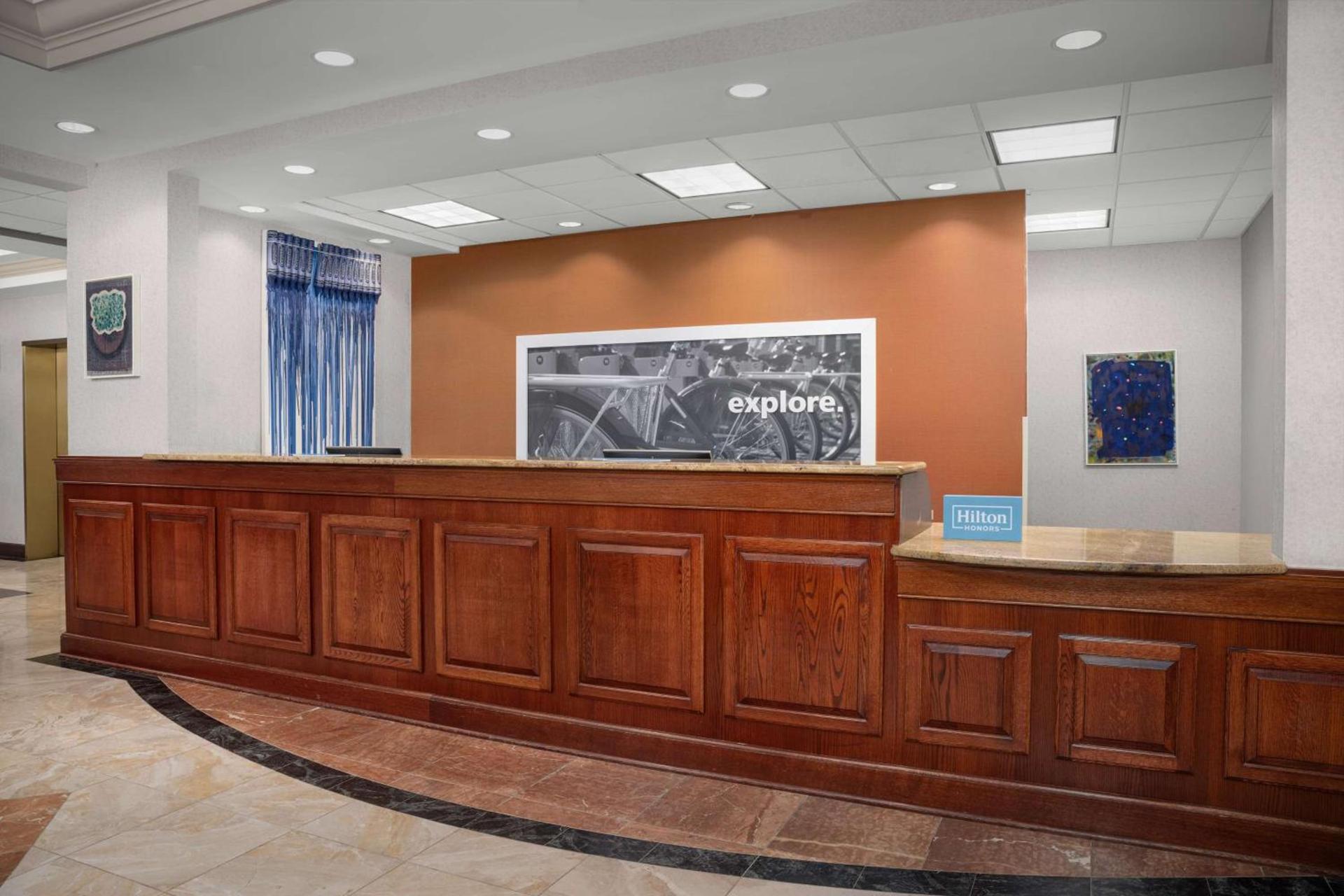 Hampton Inn Easton photo 2