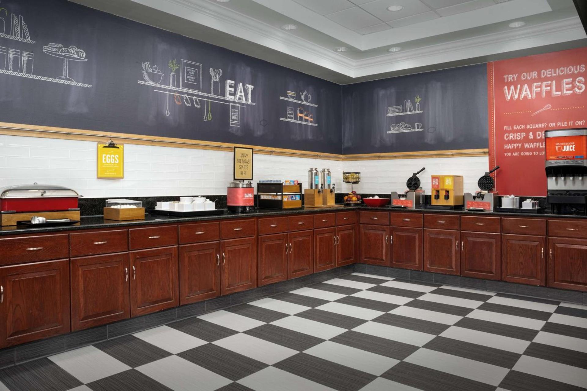 Hampton Inn Easton photo 9