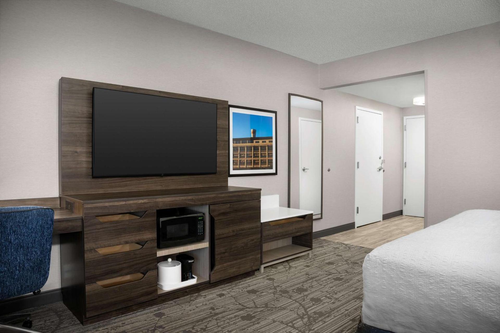 Hampton Inn Easton photo 12