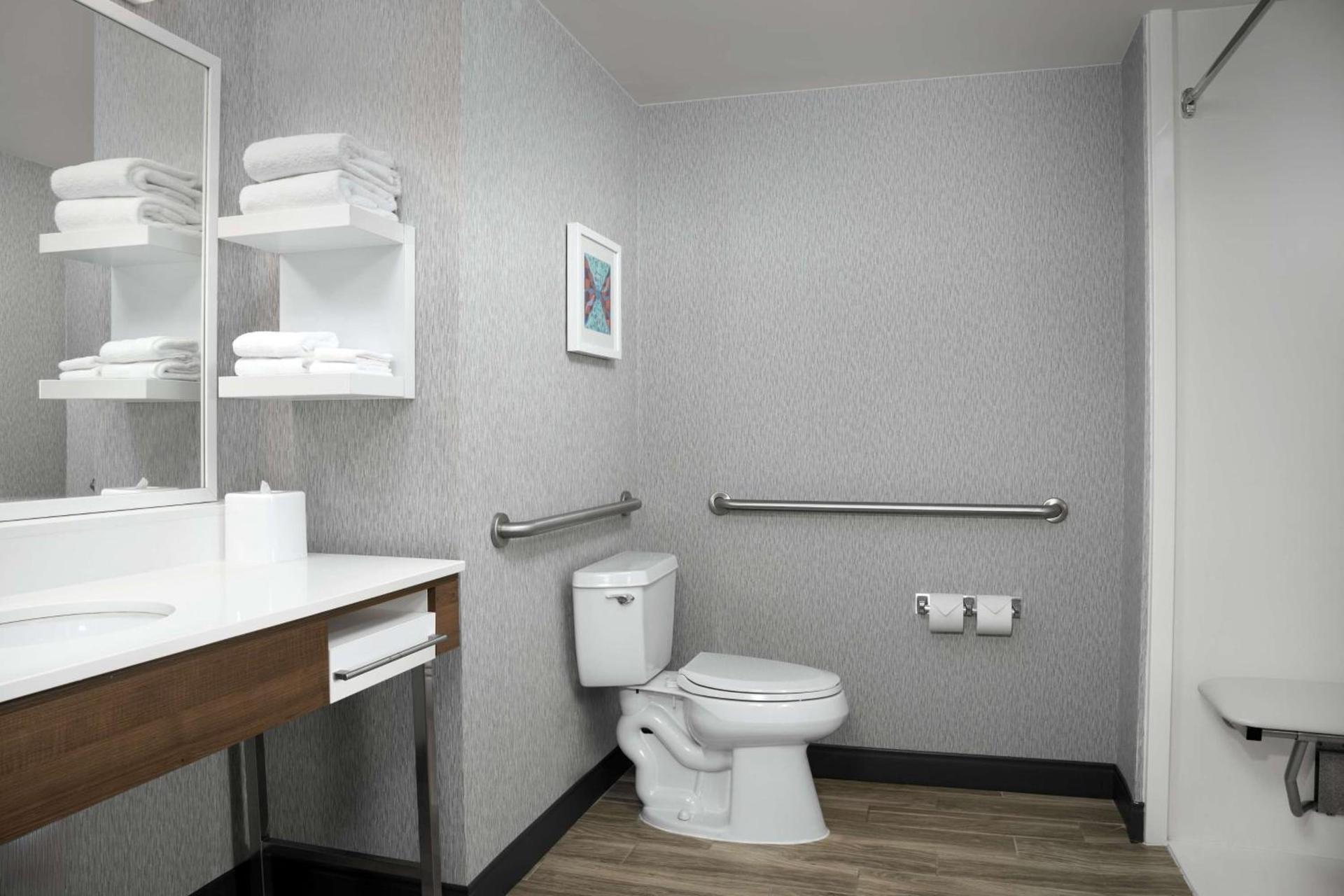 Hampton Inn Easton photo 13