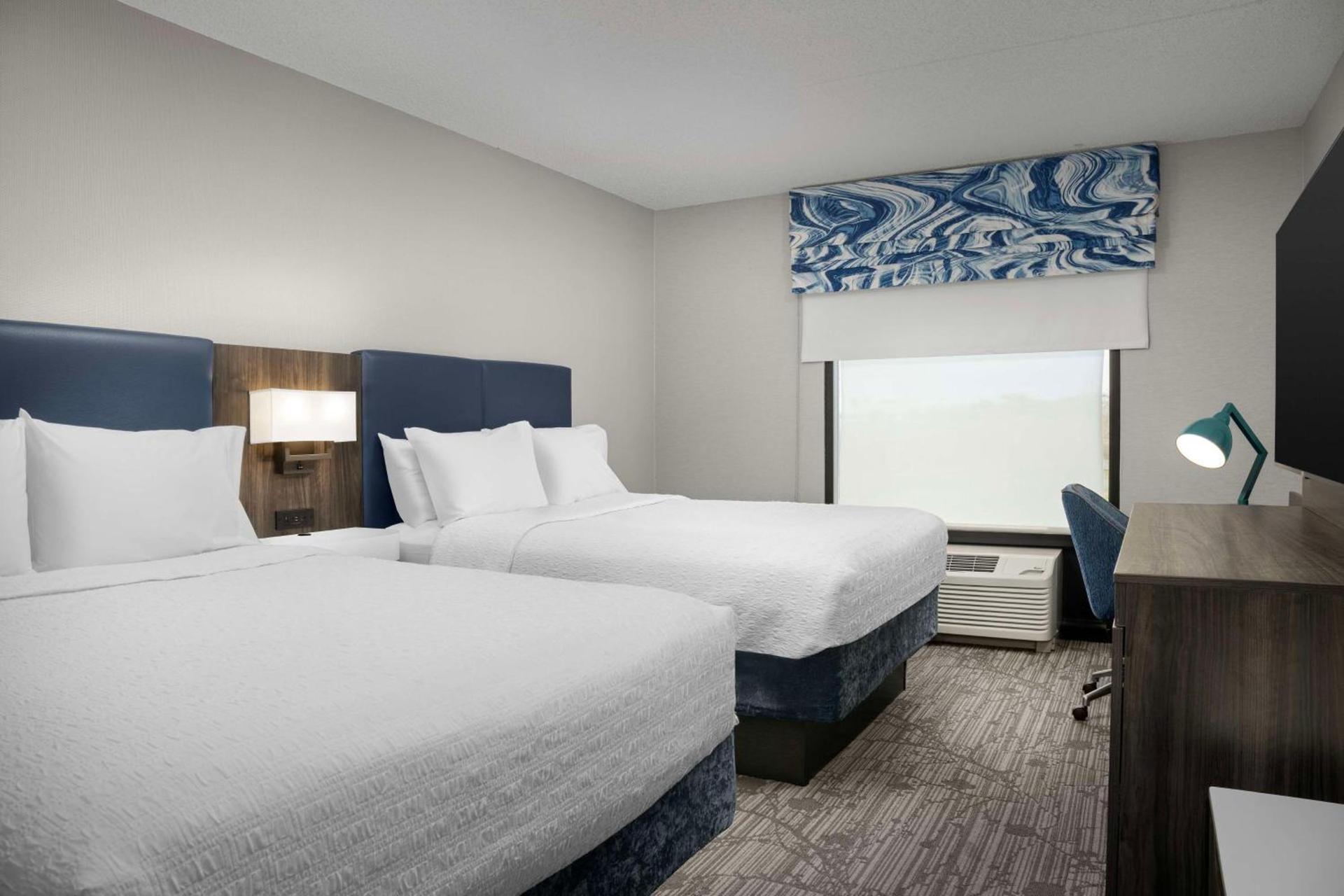 Hampton Inn Easton photo 16