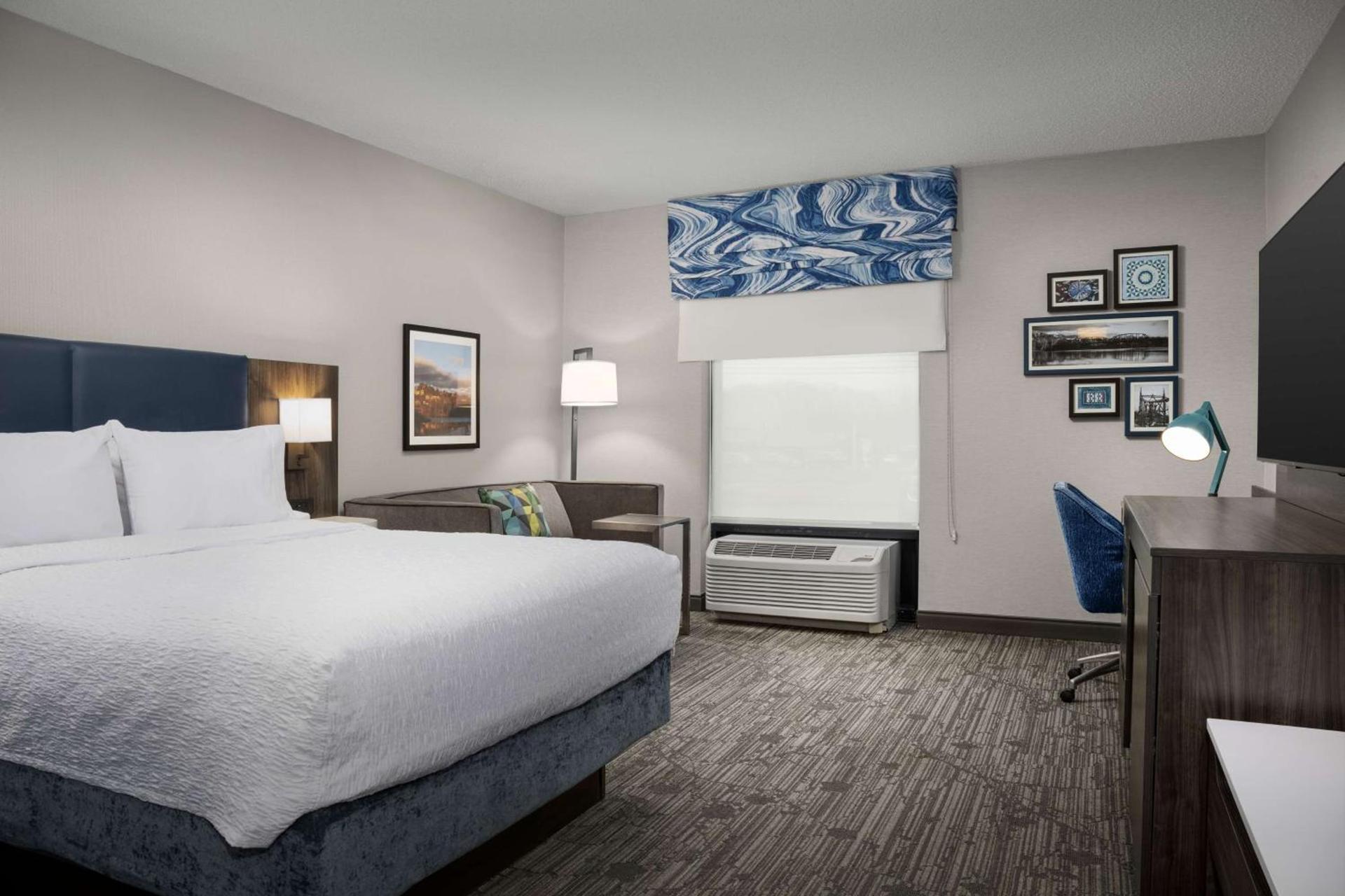 Hampton Inn Easton photo 17
