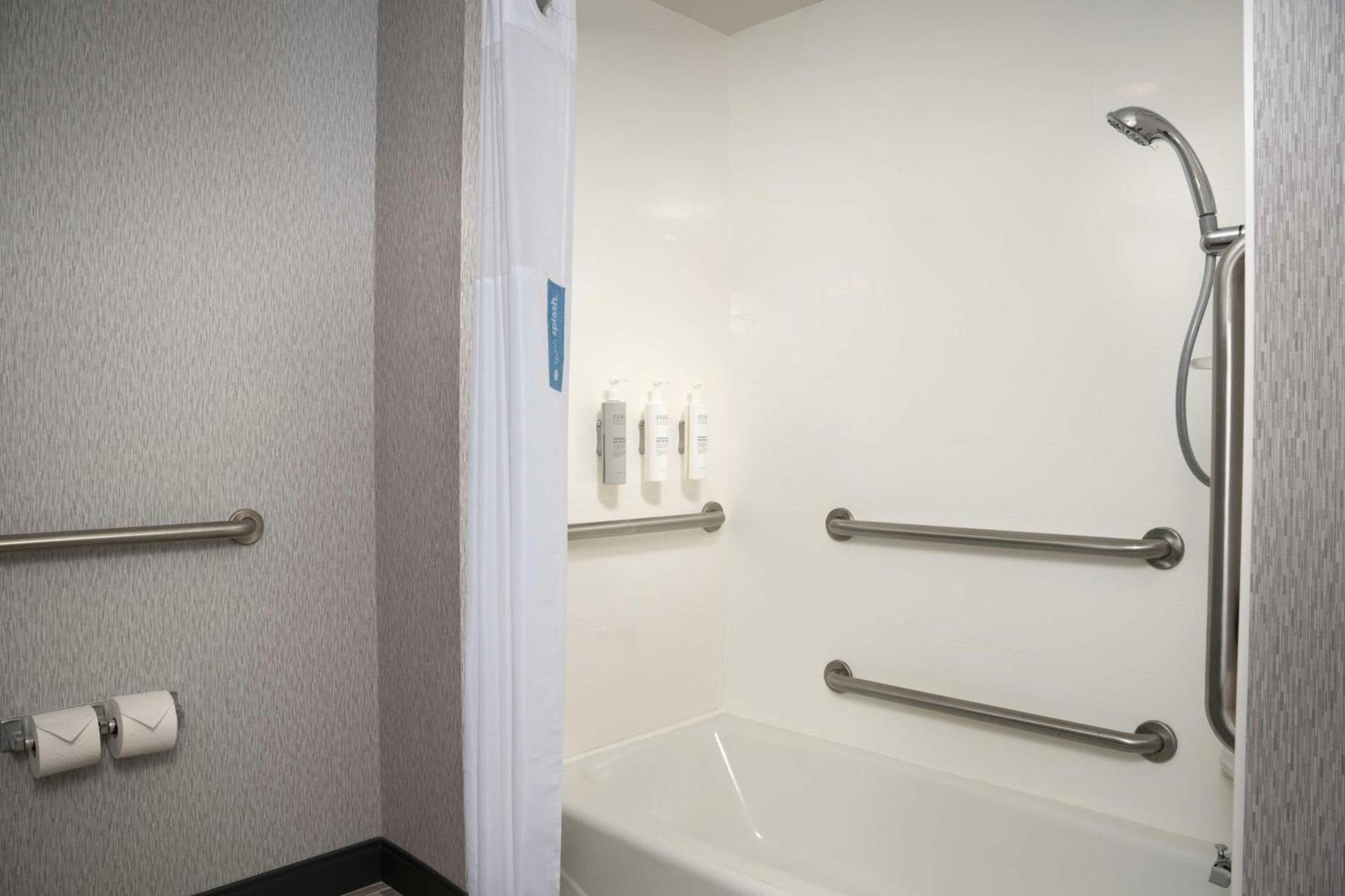 Hampton Inn Easton photo 18