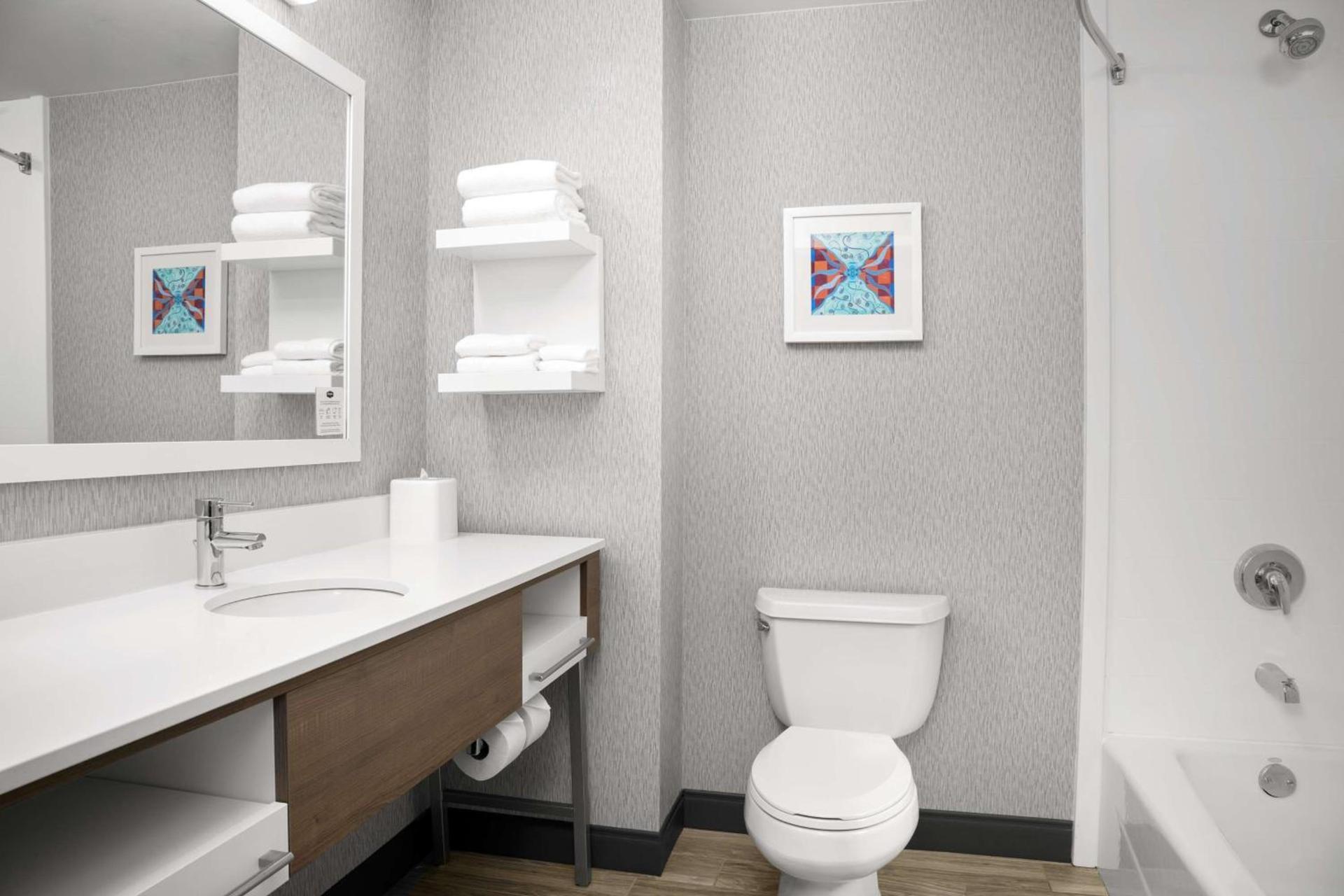 Hampton Inn Easton photo 20