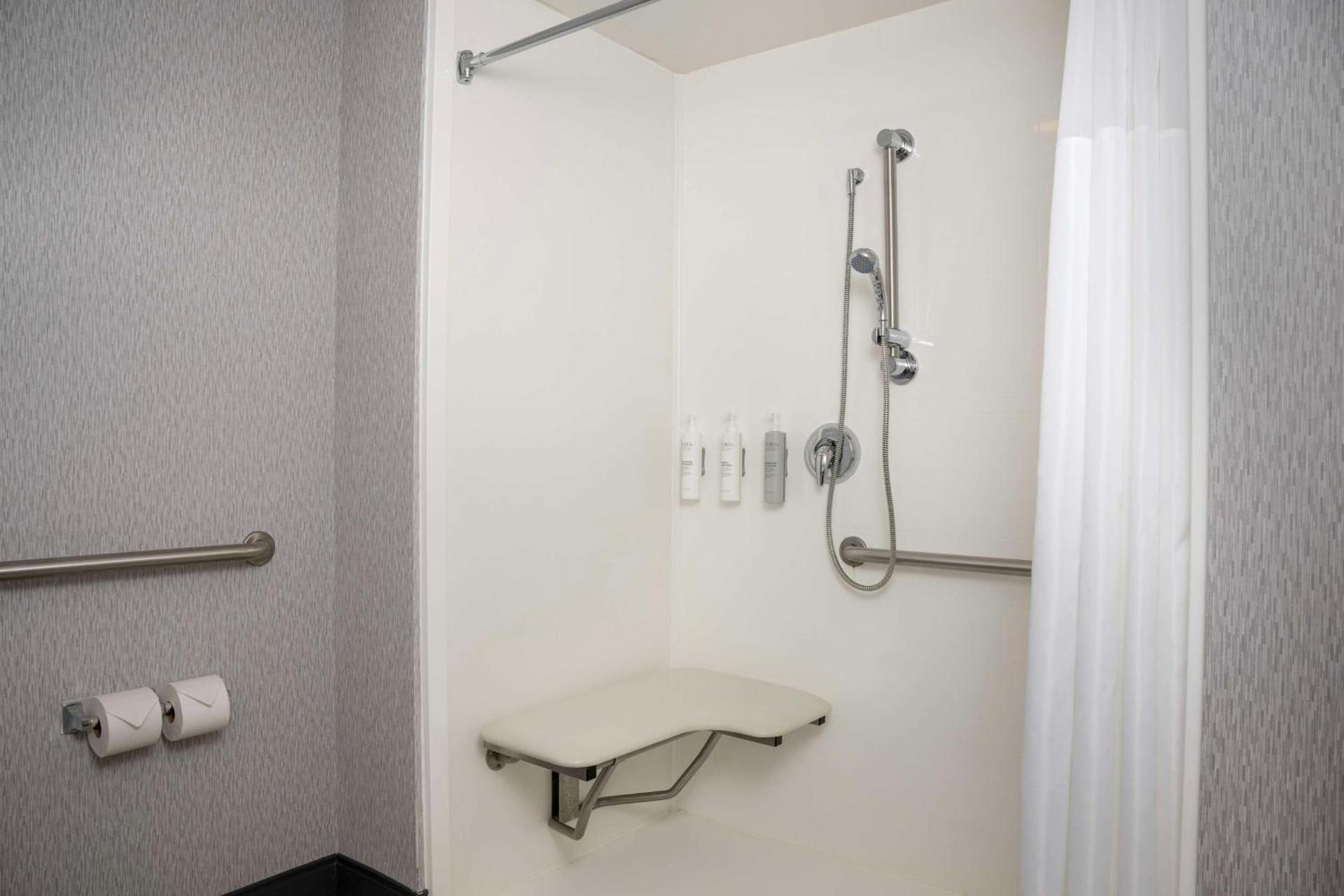 Hampton Inn Easton photo 23