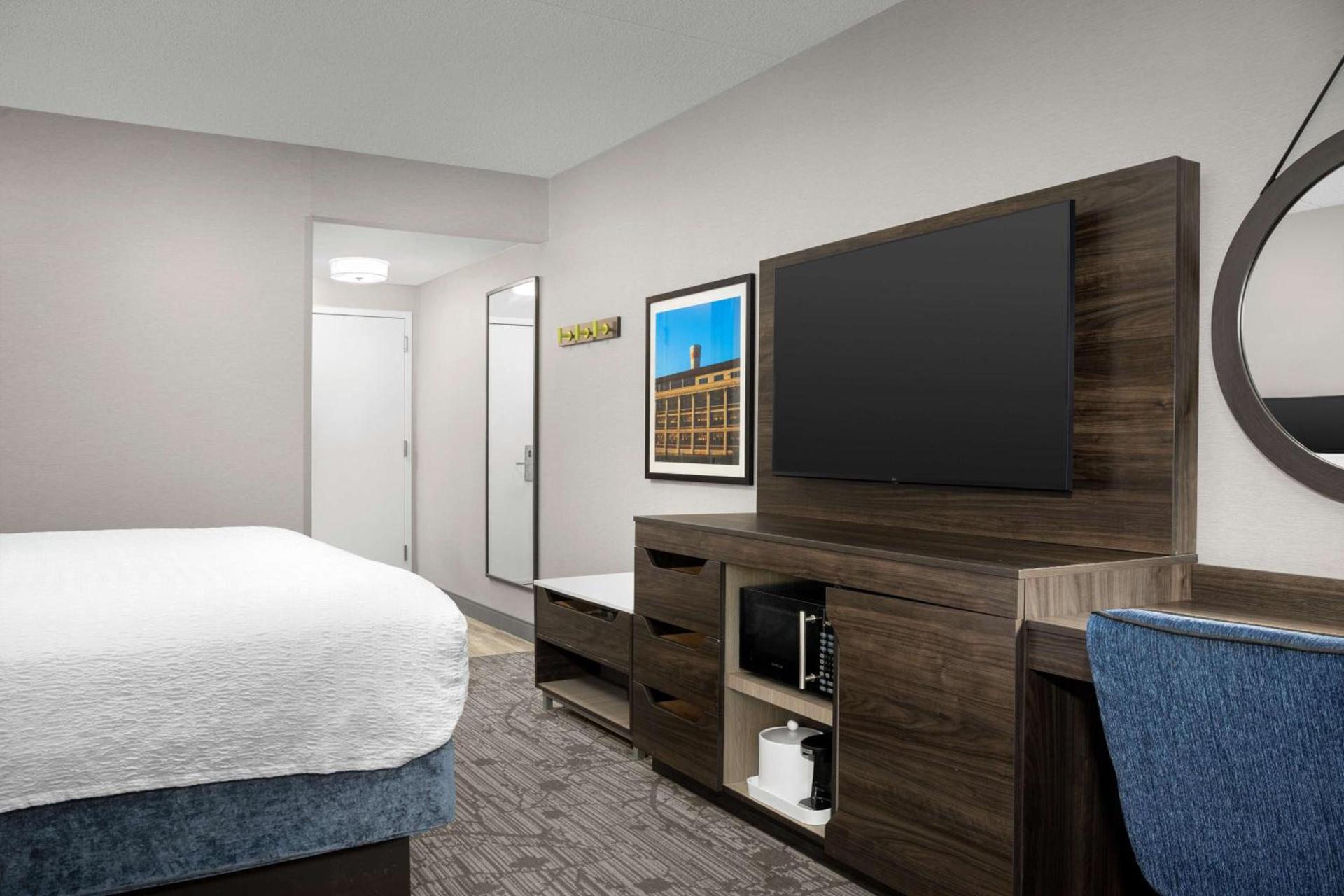 Hampton Inn Easton photo 24
