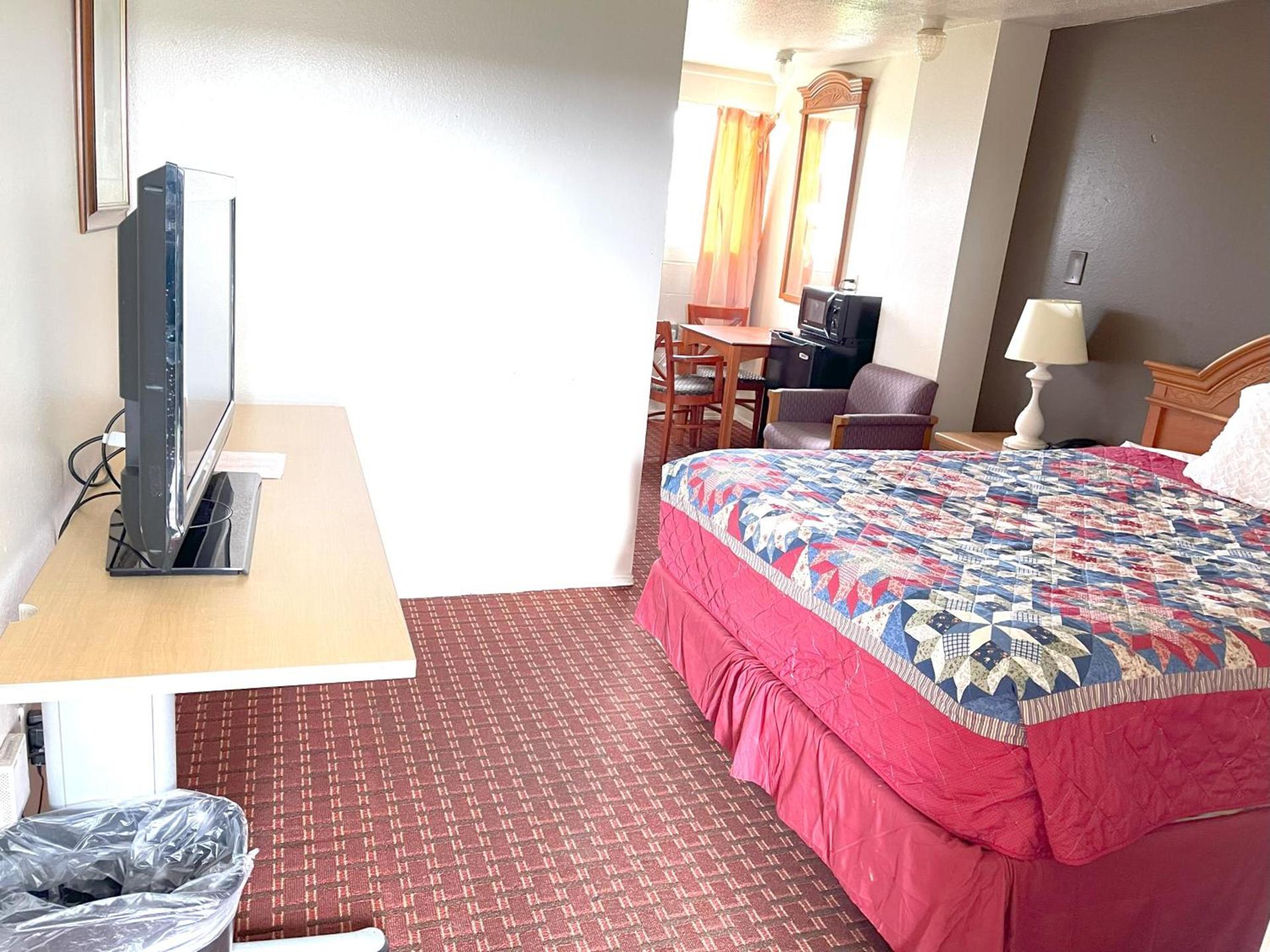 Royal A Motel photo 35