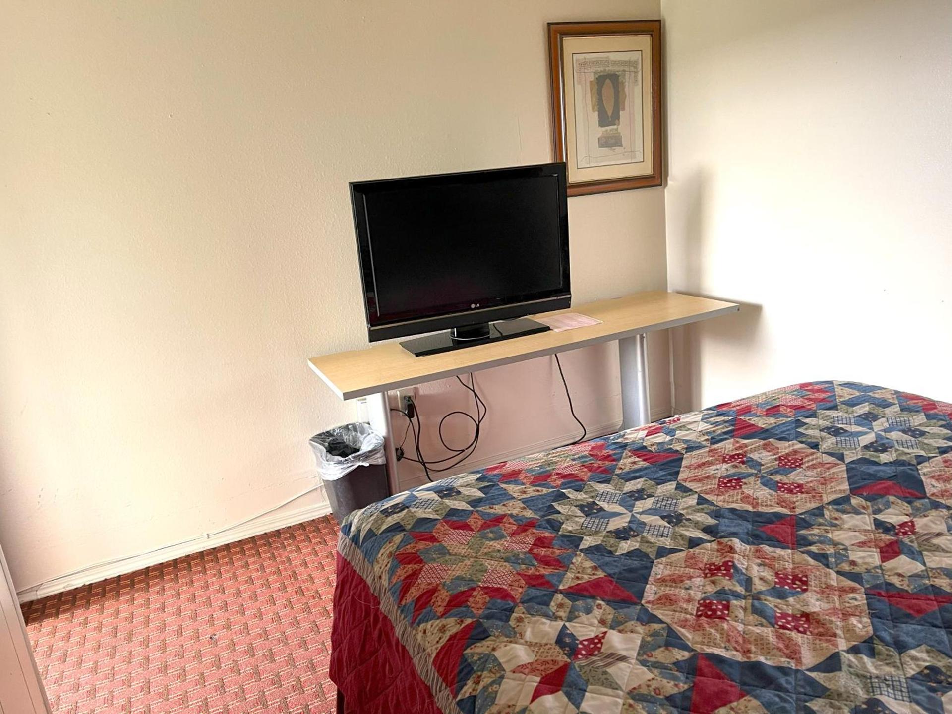 Royal A Motel photo 37