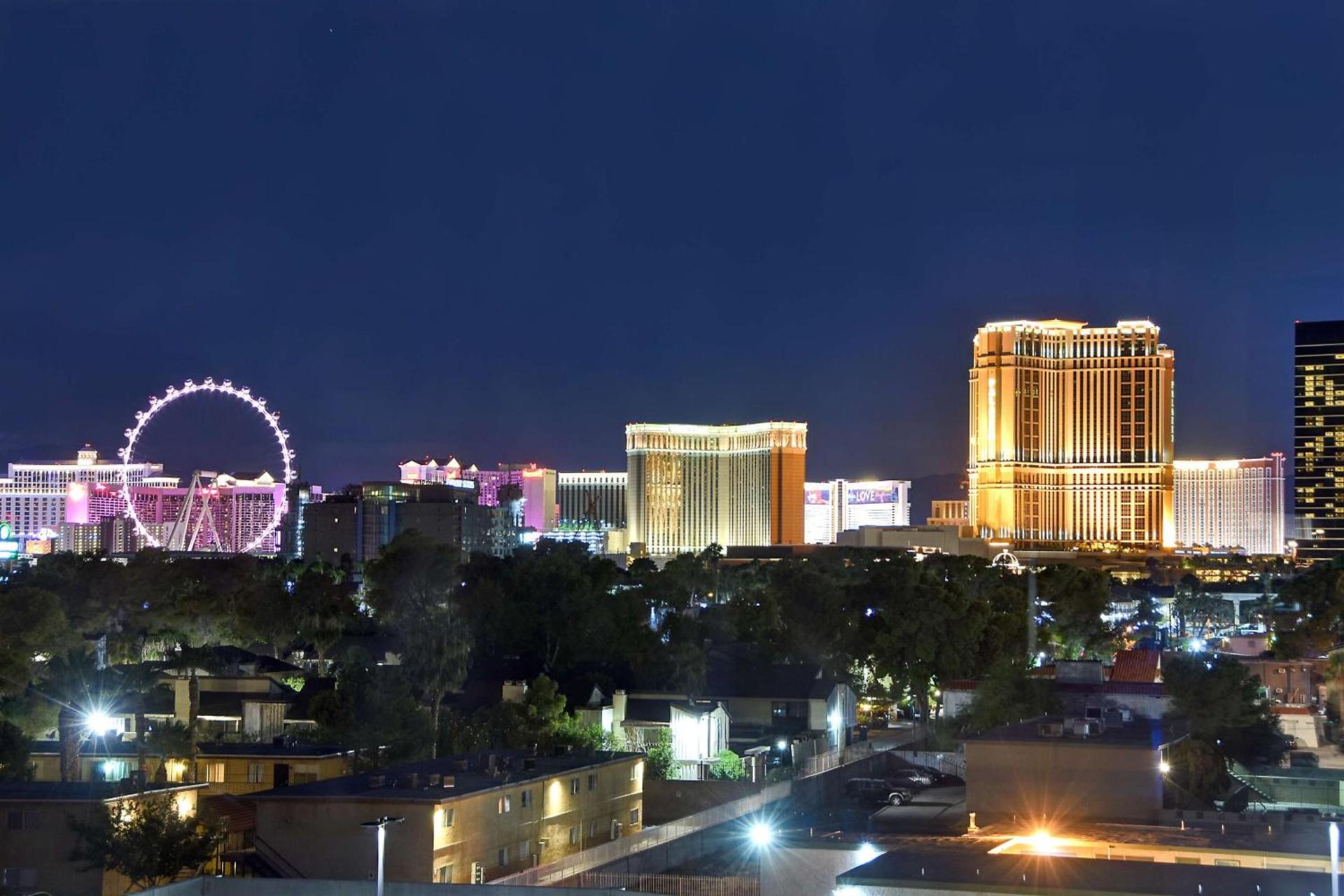 Hampton Inn & Suites Las Vegas Convention Center - No Resort Fee photo 11