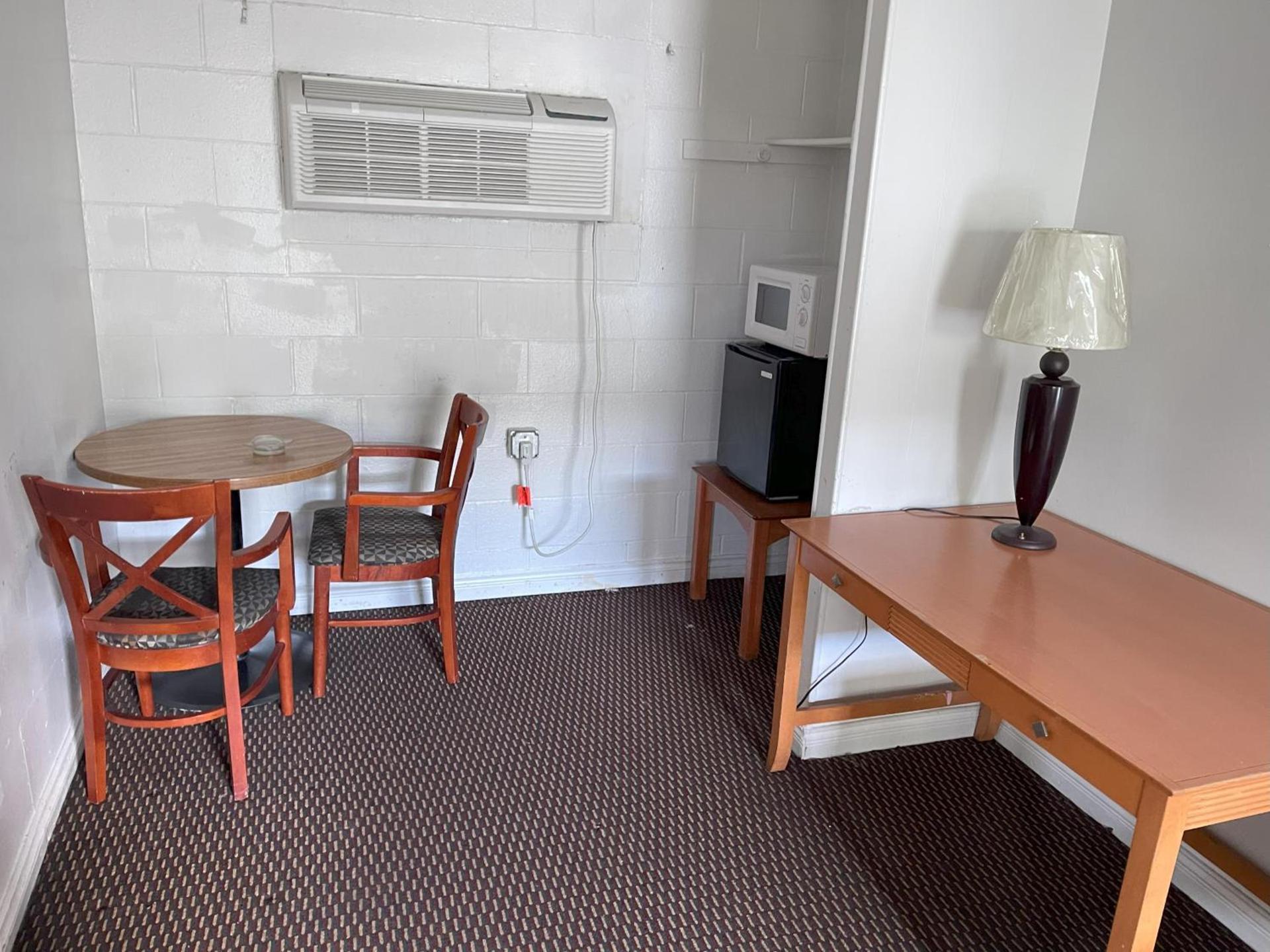 Royal A Motel photo 40