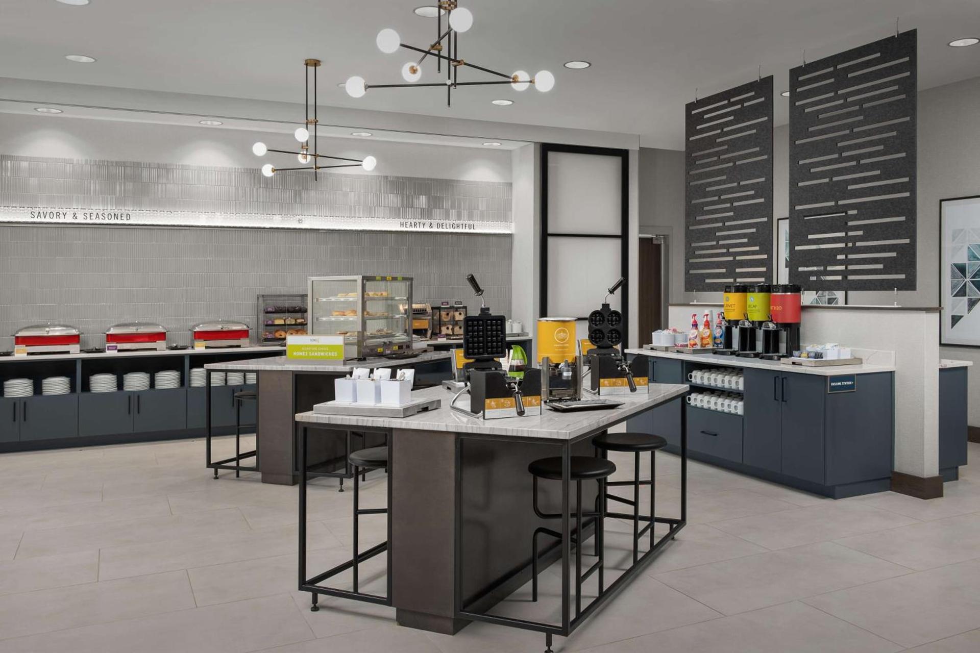 Hampton Inn Orlando Southeast Nona photo 14