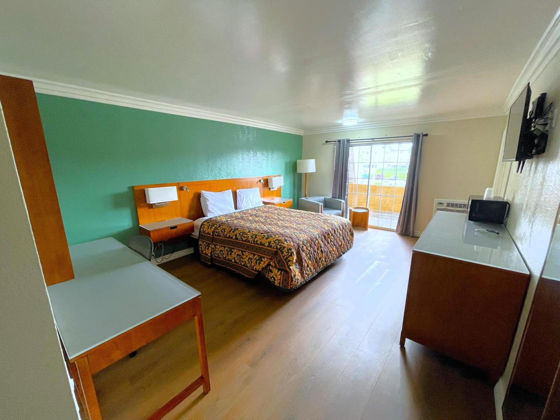 Relax Inn photo 23