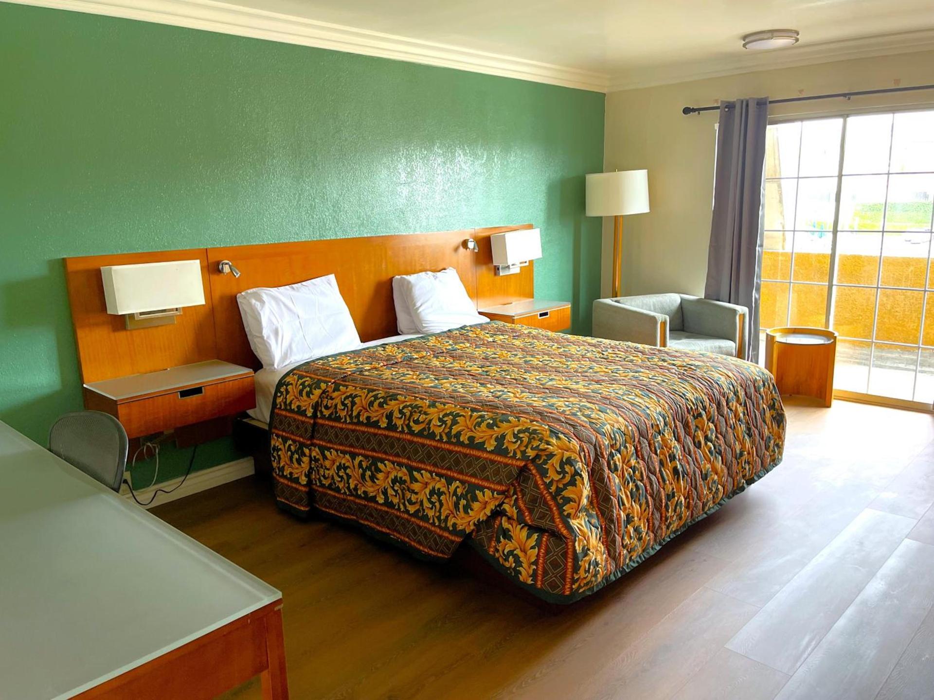 Relax Inn photo 2