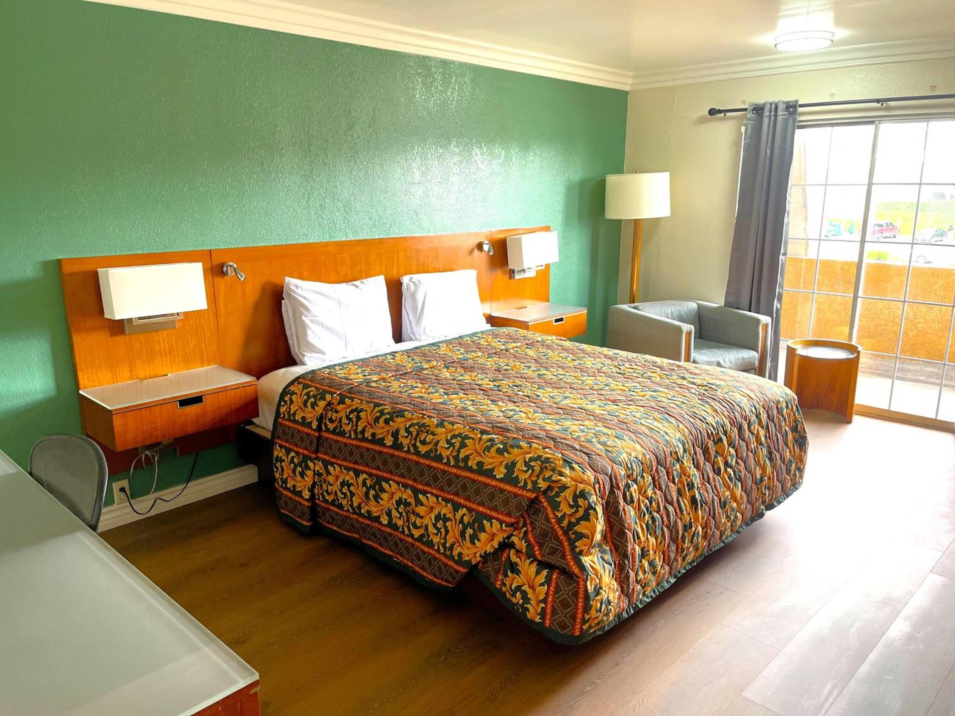 Relax Inn photo 24