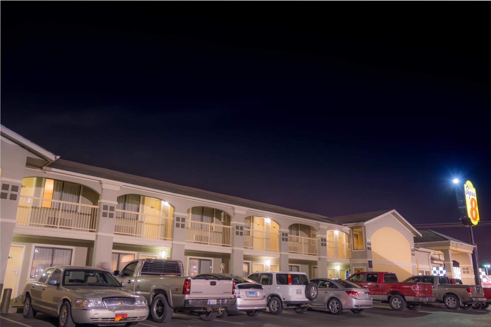 Super 8 by Wyndham Oklahoma Airport Fairgrounds West photo 7