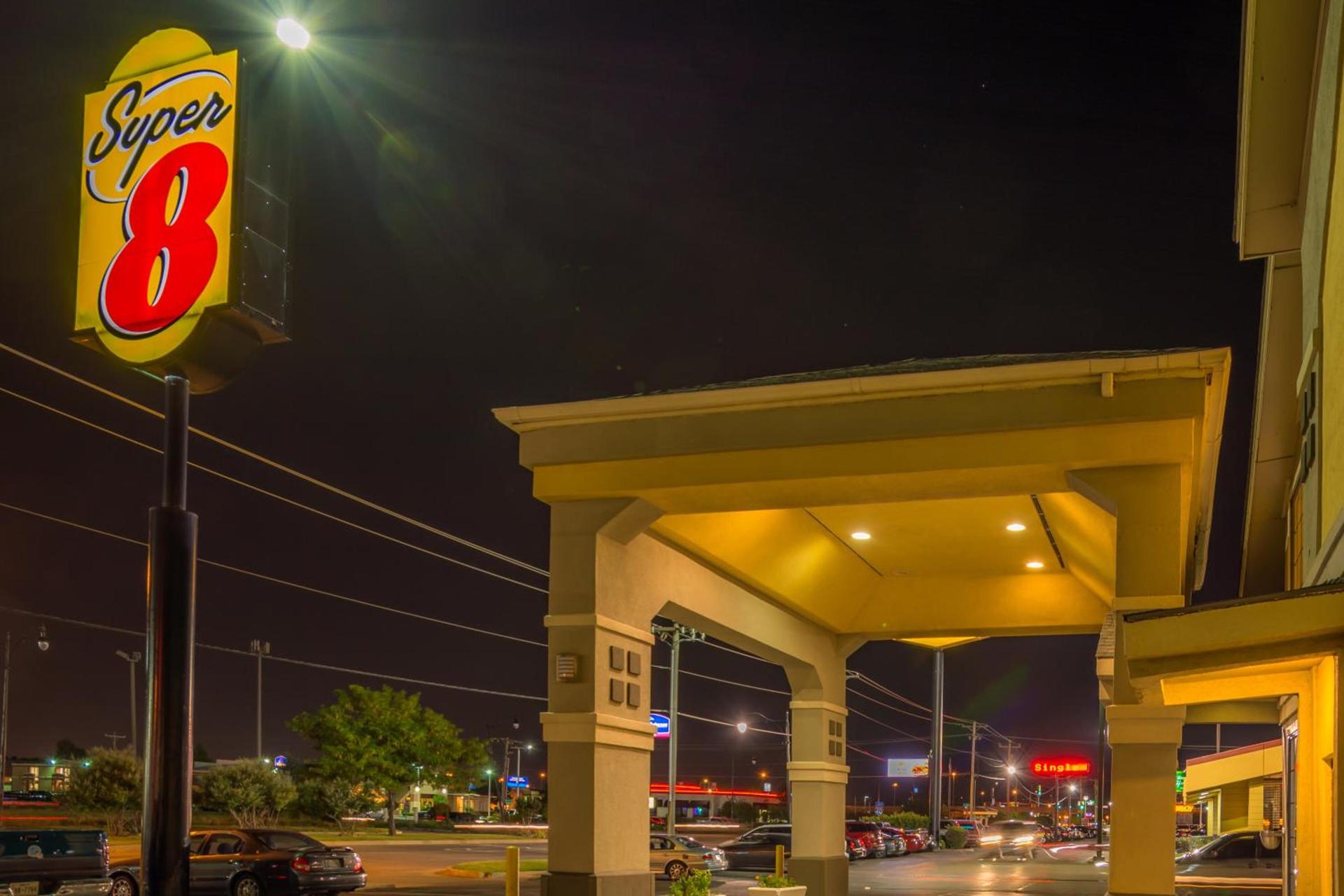 Super 8 by Wyndham Oklahoma Airport Fairgrounds West photo 14