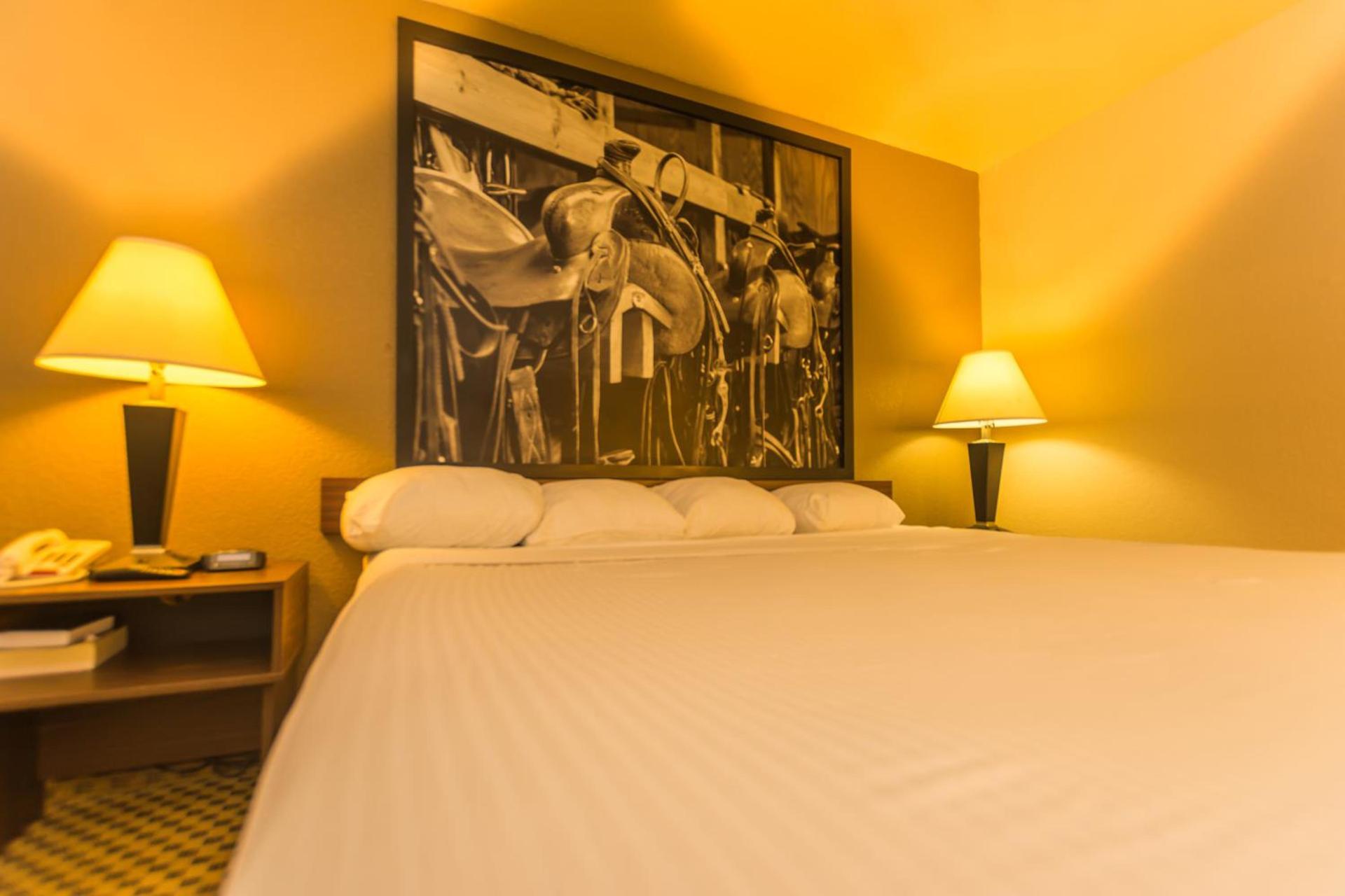 Super 8 by Wyndham Oklahoma Airport Fairgrounds West photo 12