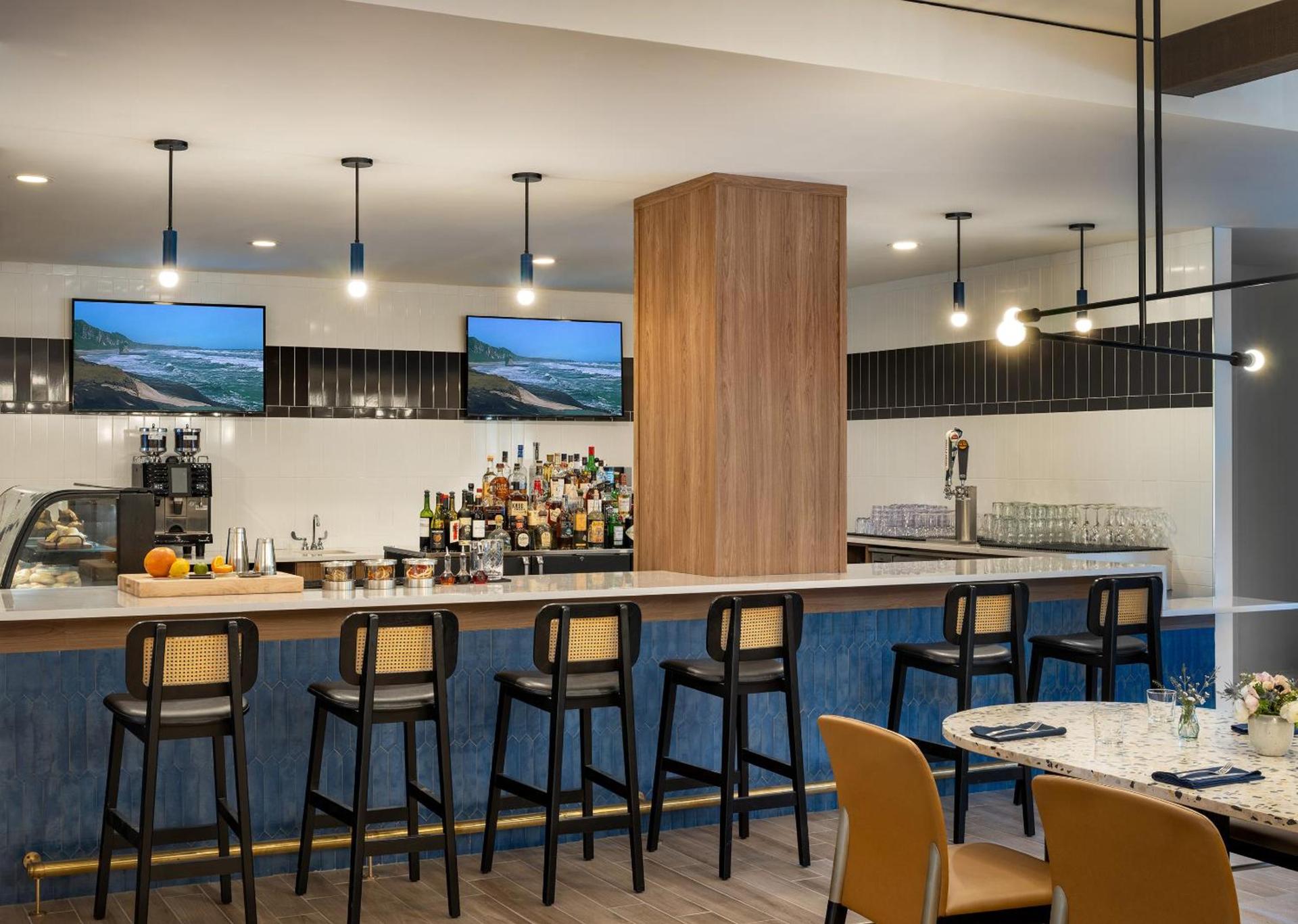 Delta Hotels by Marriott Jacksonville Deerwood photo 9