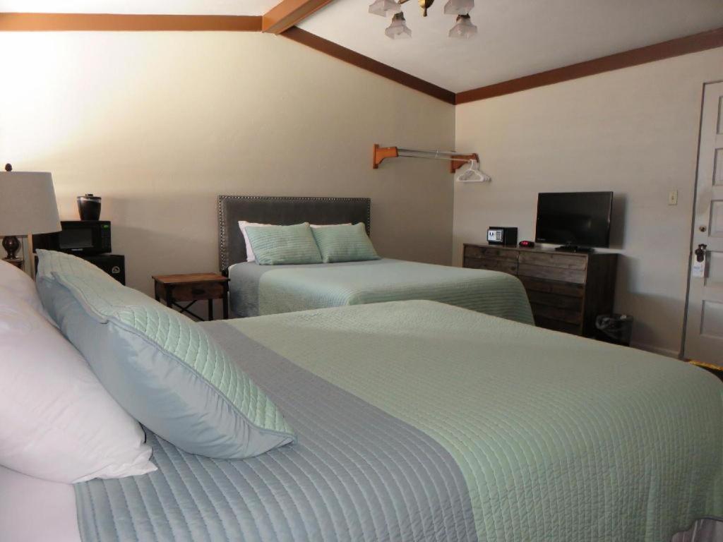 Hotel LaBonte photo 2