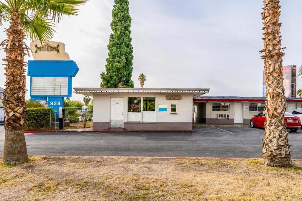 OYO Gateway Motel Las Vegas North Strip/Fremont St. Area photo 1
